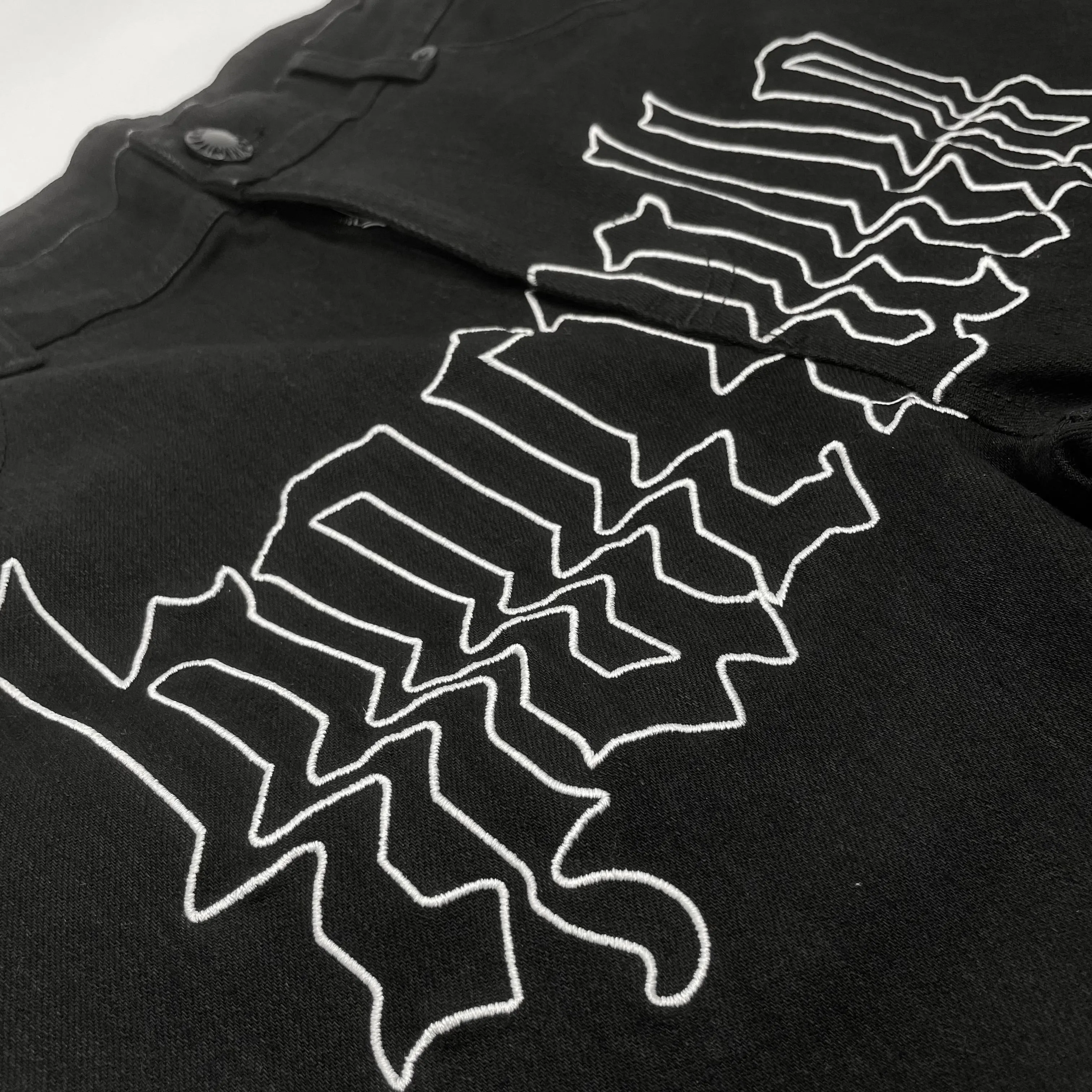 SMOTHERED IN PAINT JEANS Edgy Design Common Outfit