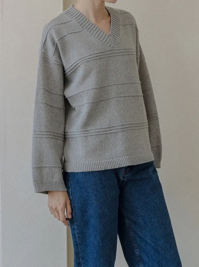 April Sweater Versatile Layer Fit