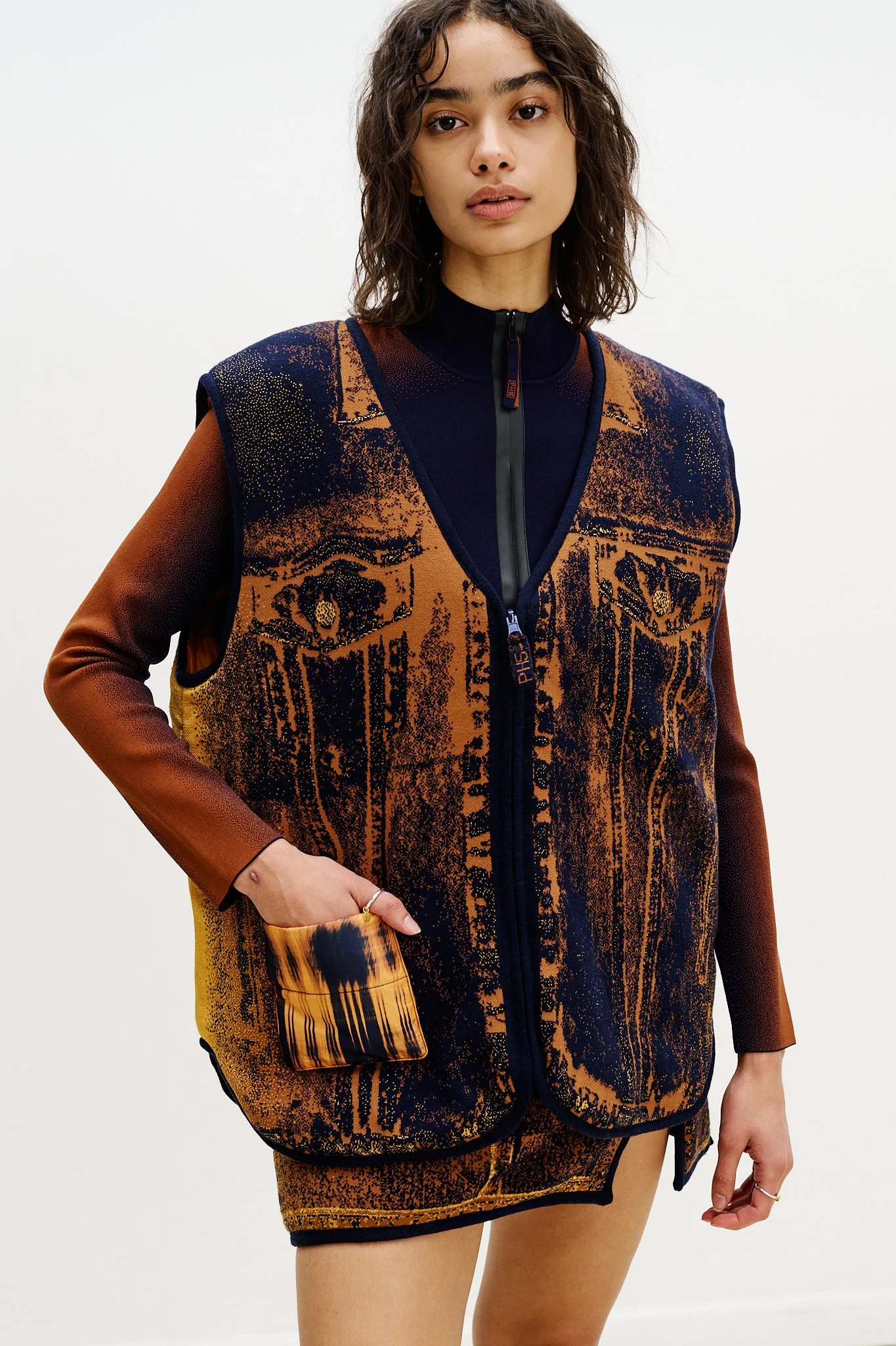 AVRIL REVERSIBLE QUILTED VEST Tapered Cut