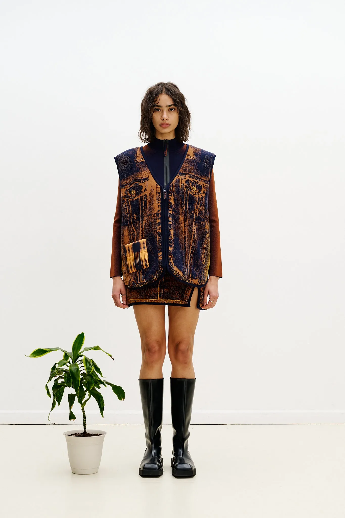 AVRIL REVERSIBLE QUILTED VEST Anti Slip Shoulder Padding