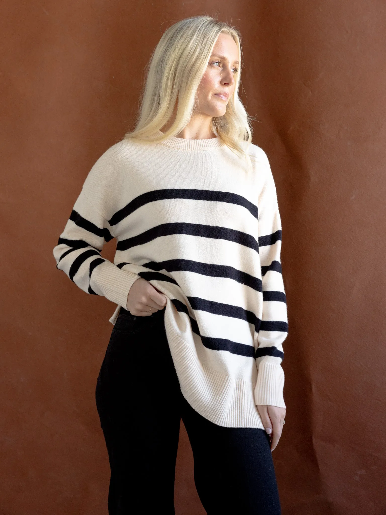 Sporty Flex Snuggle Look Cape Stripe Knit Ivory