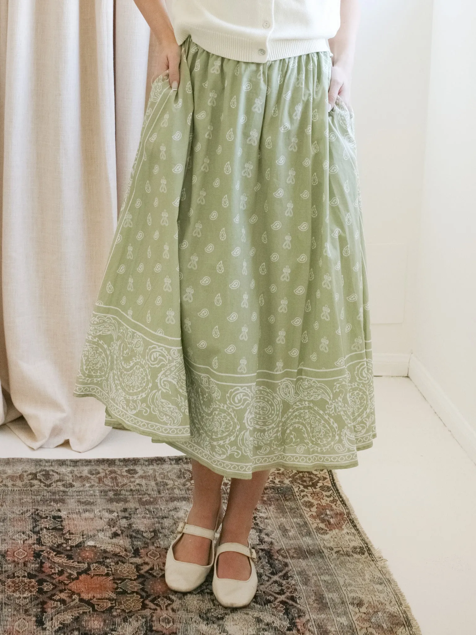 Bold Edge Soft Mood Paisley Midi Skirt