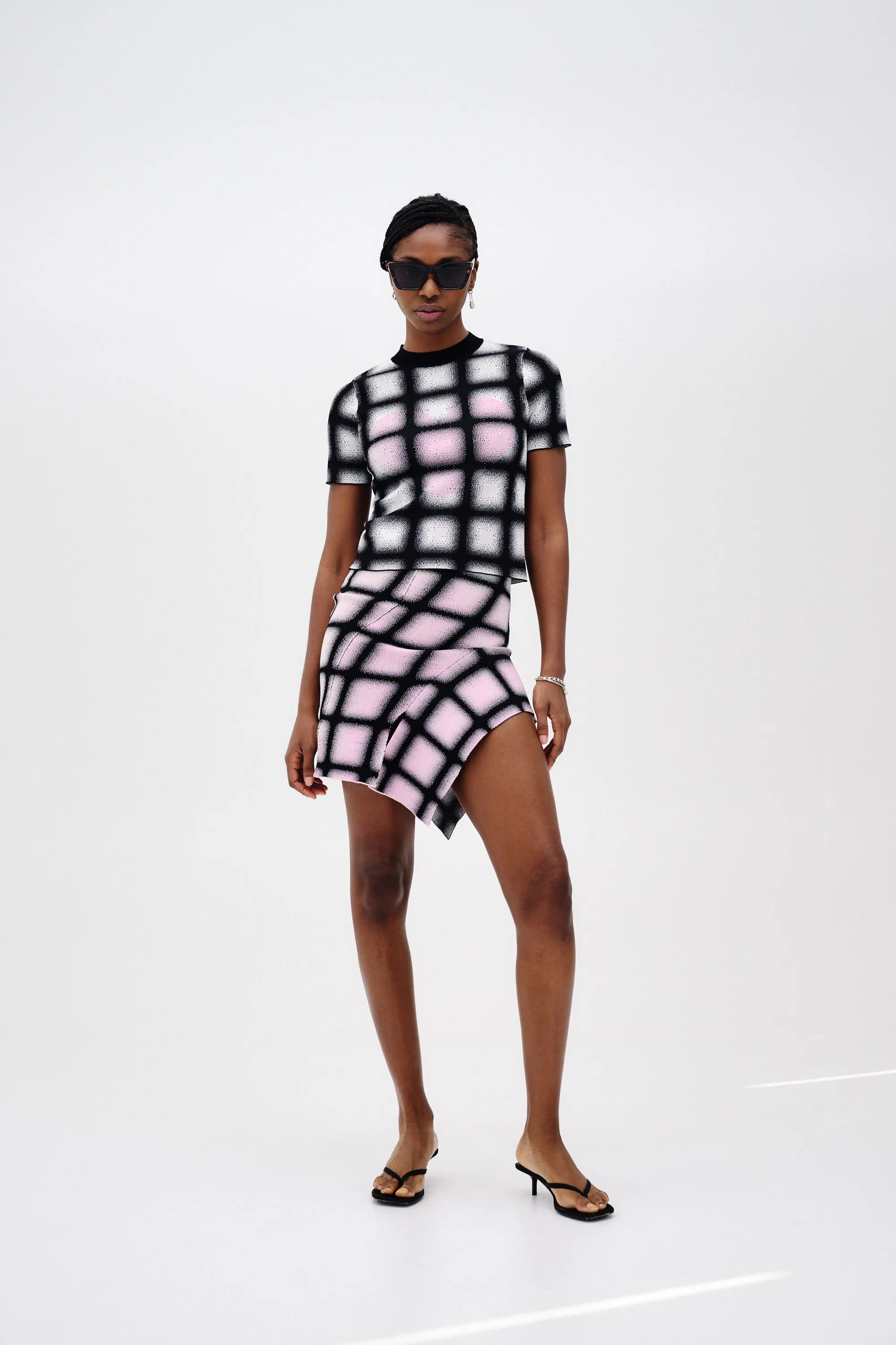 DARCY UV REACTIVE HEART T-SHIRT DoubleStitched Hemming