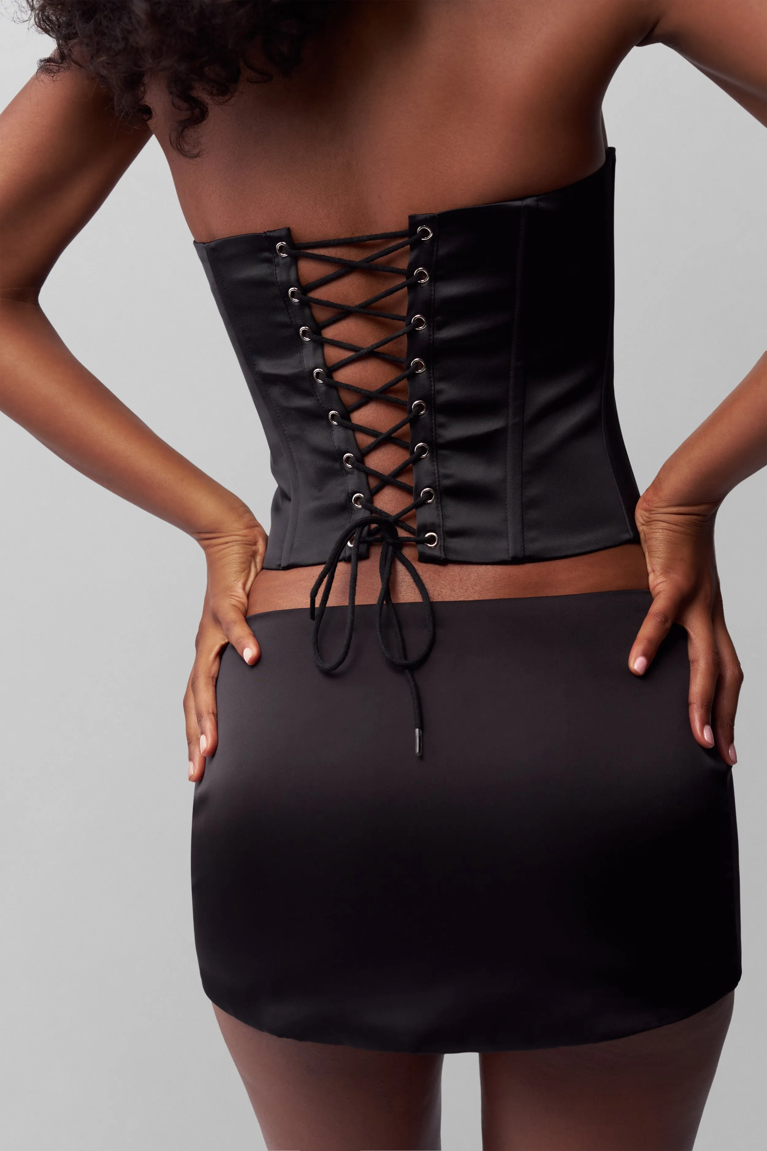 Slip Resistant Waist Abstract Motif Satin Mini Skirt