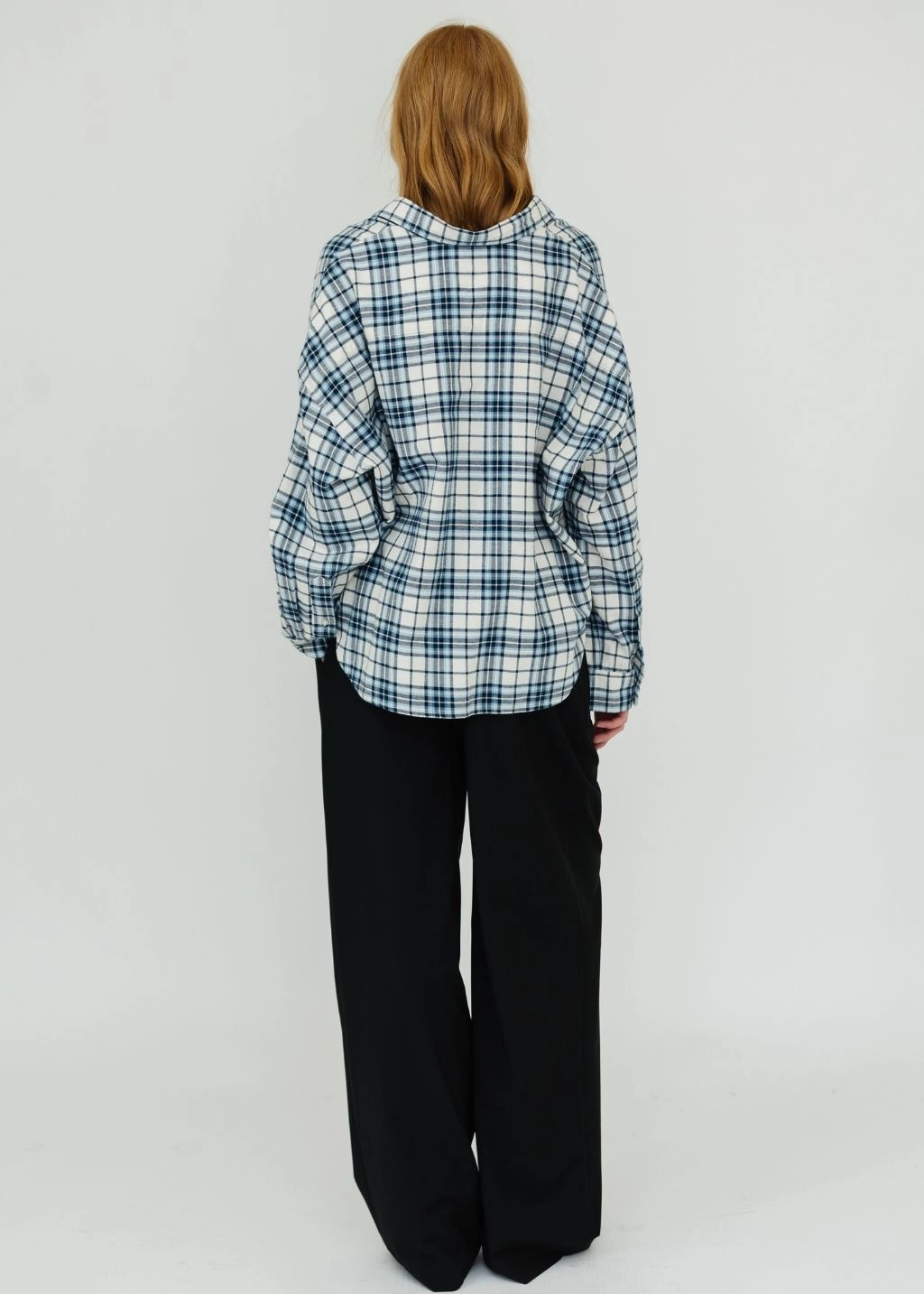 Adjustable Cuffs HypoallergenicConstruction Denimist Cropped Button Front Shirt in Ecru/Light Blue Plaid