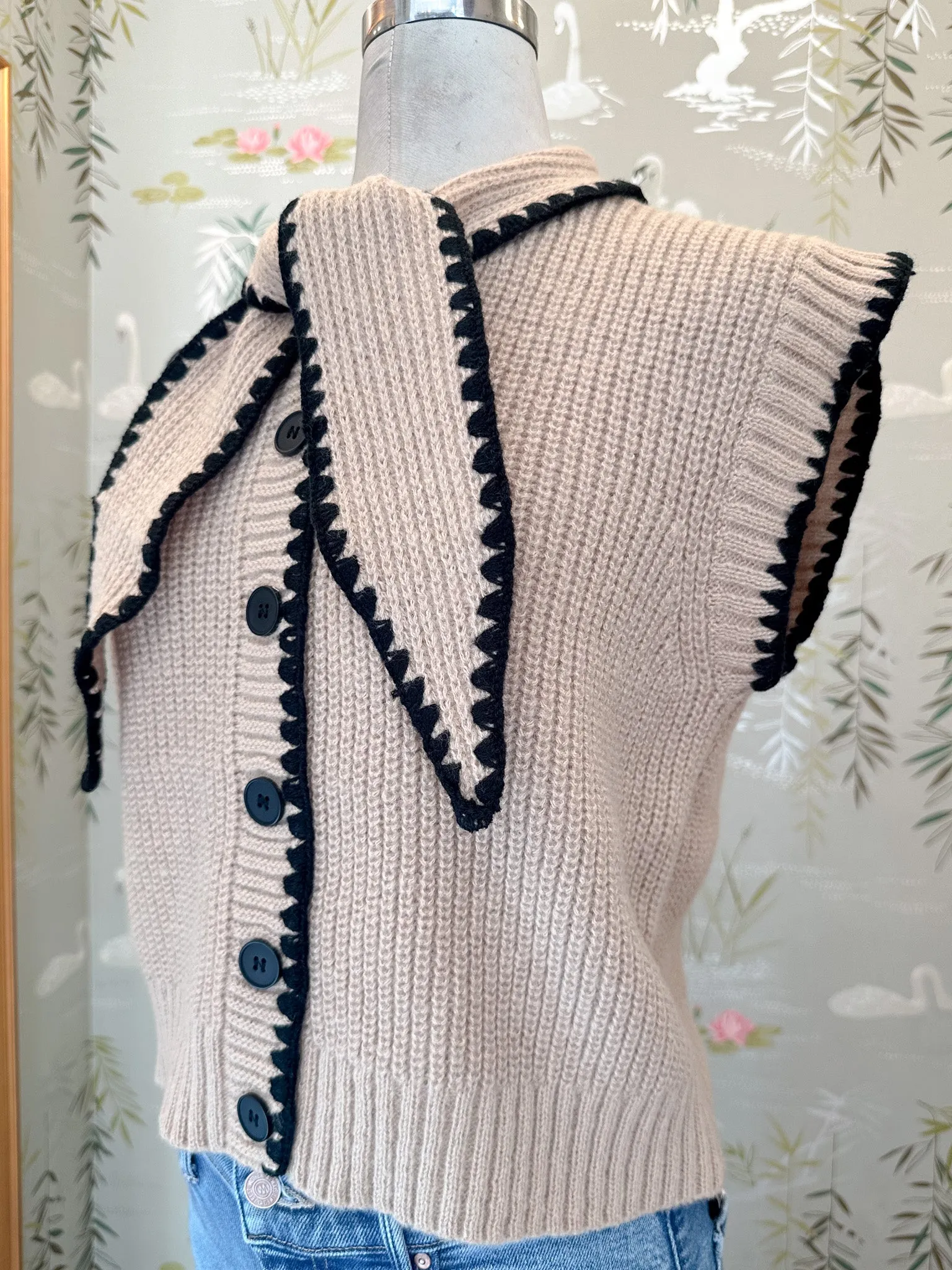 Sailor Sleeveless Knit - Taupe Minimalist Look