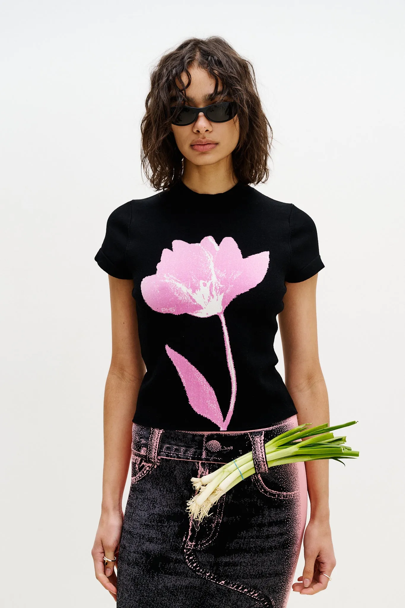 StretchMaterial HANA UV REACTIVE FLOWER TSHIRT