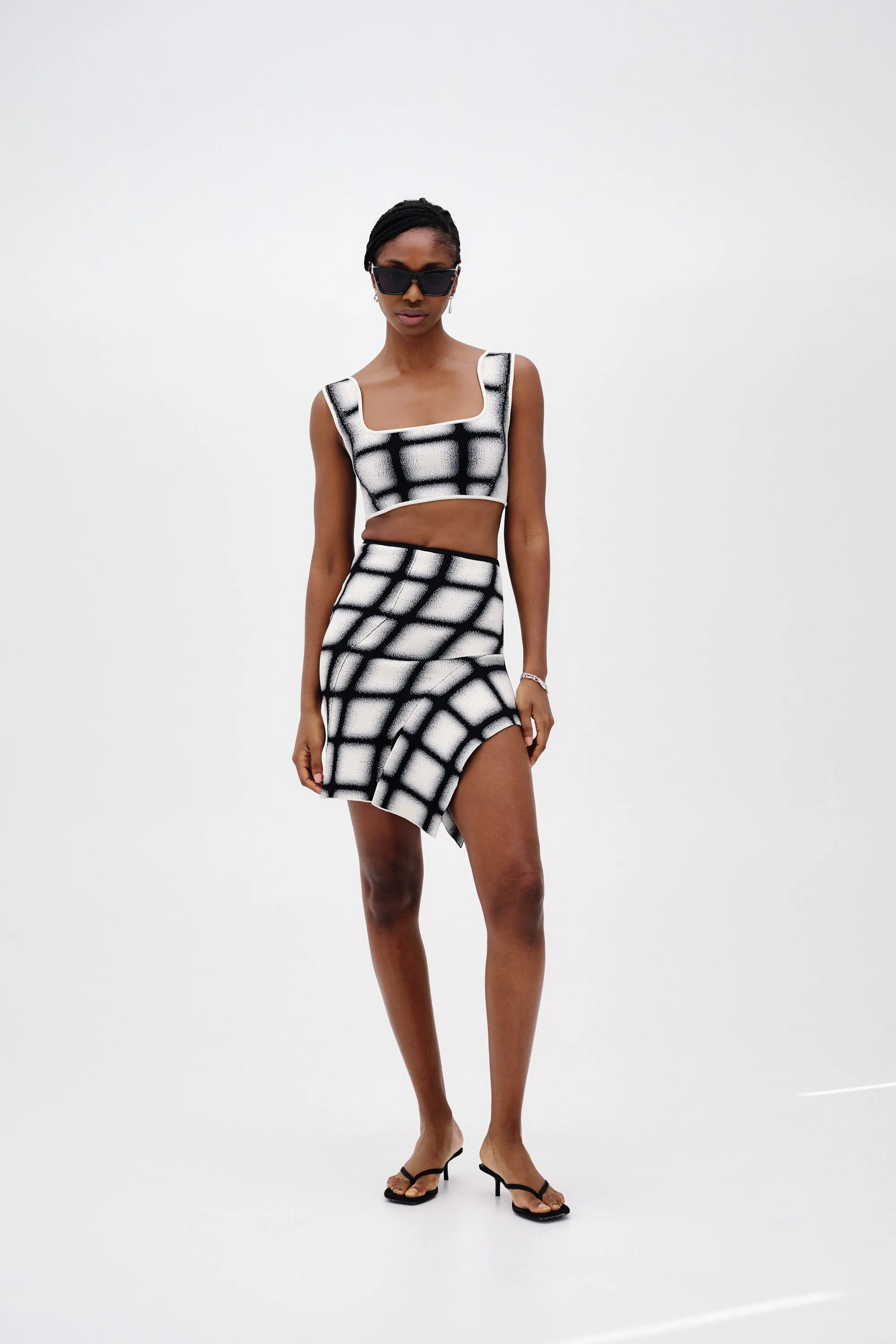 LIZZO UV REACTIVE MINI PLAID SKIRT Flexible Layer Fit Multi-way wear