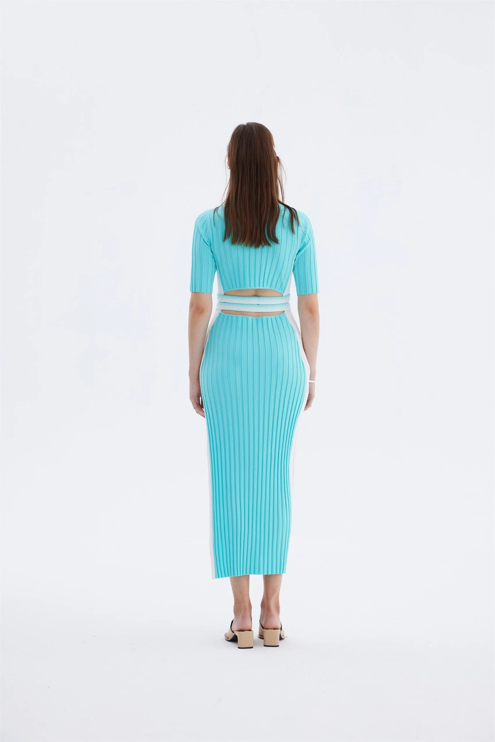 JODIE PLEATED LONG DRESS WITH WAVY SIDE SLIT Fluid Shape