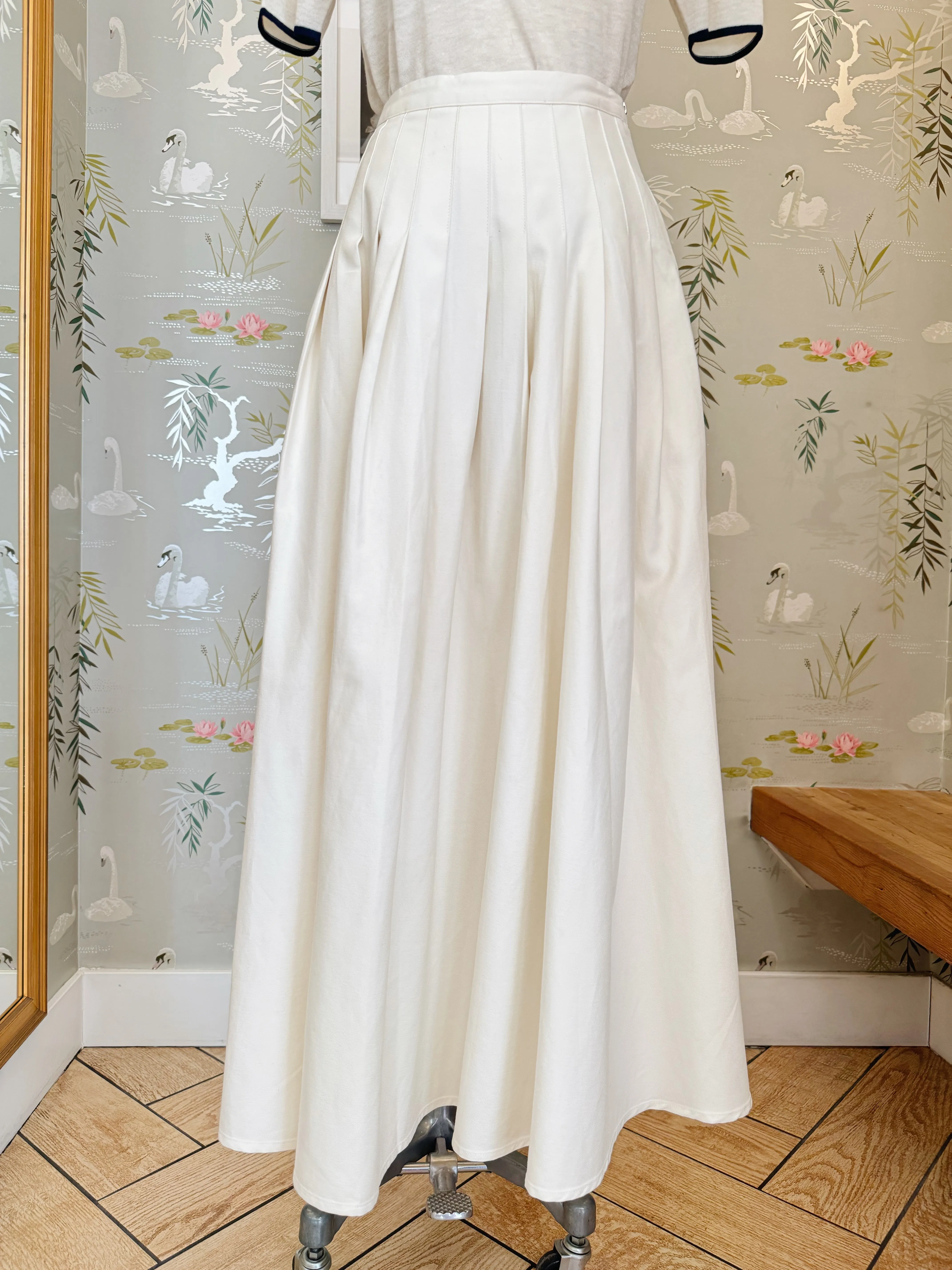 Structured Shape Weekend Outfit Josie Pleated Skirt