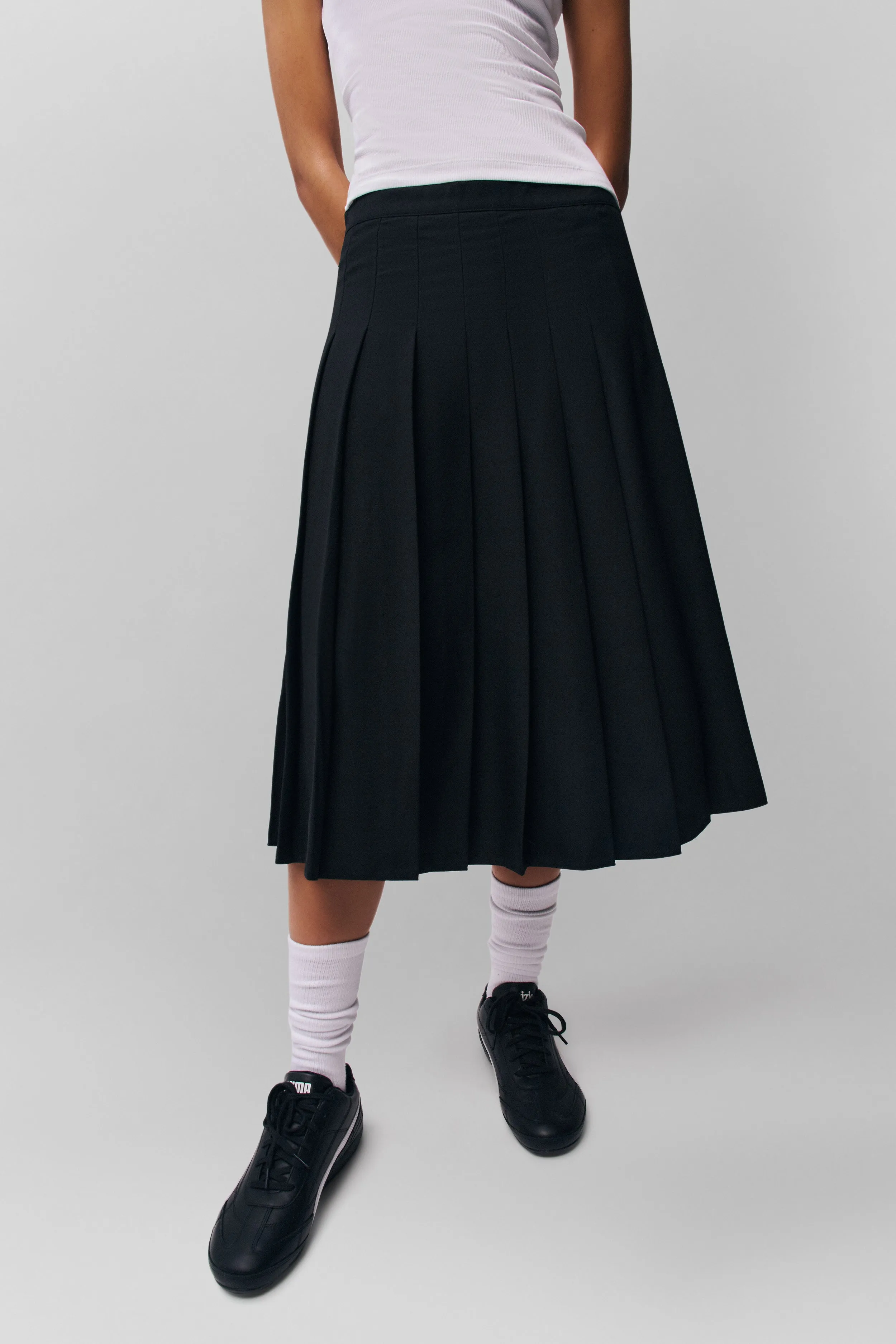 Soft Motion Outfit Moodset Gibson Pleated Skirt