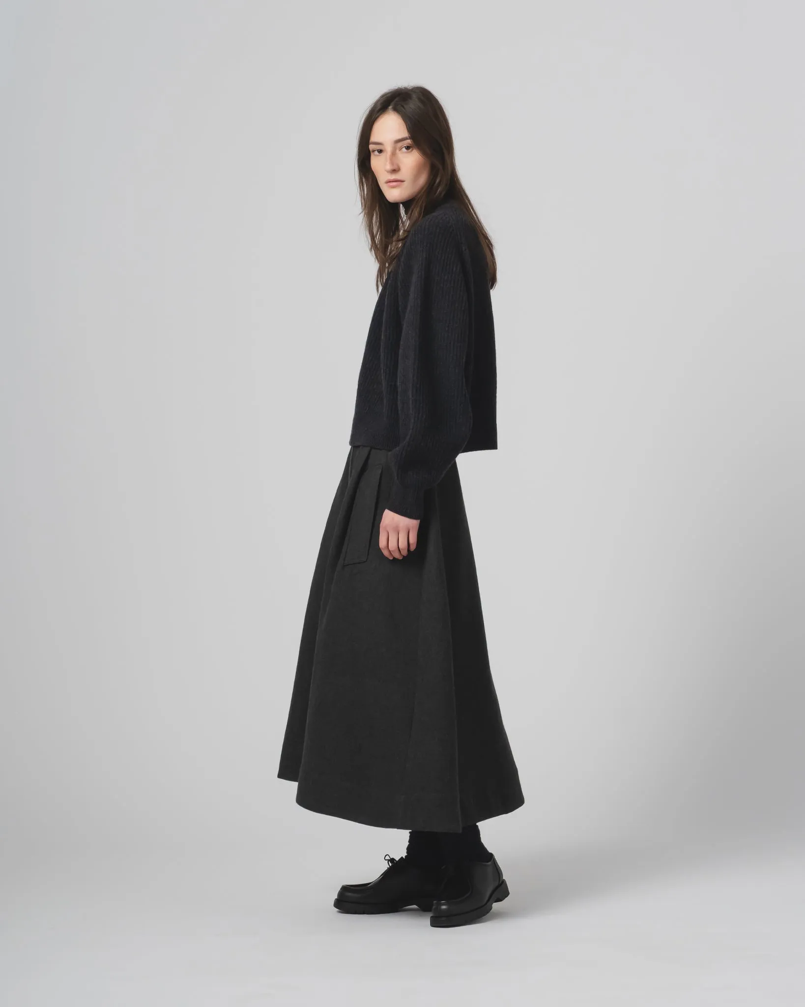 G.o.D Meadow Skirt Terrestre Wool Anthracite Adjustable drawstring button detail