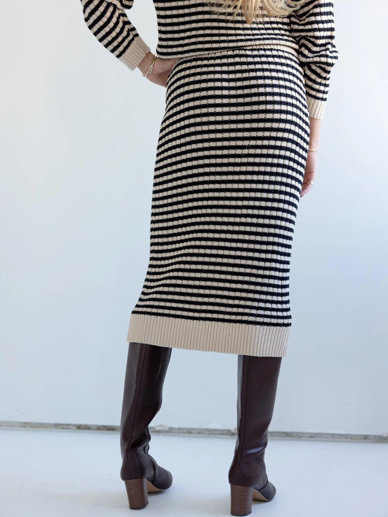Iris Knit Pencil Skirt Clean Mood Subtle Look
