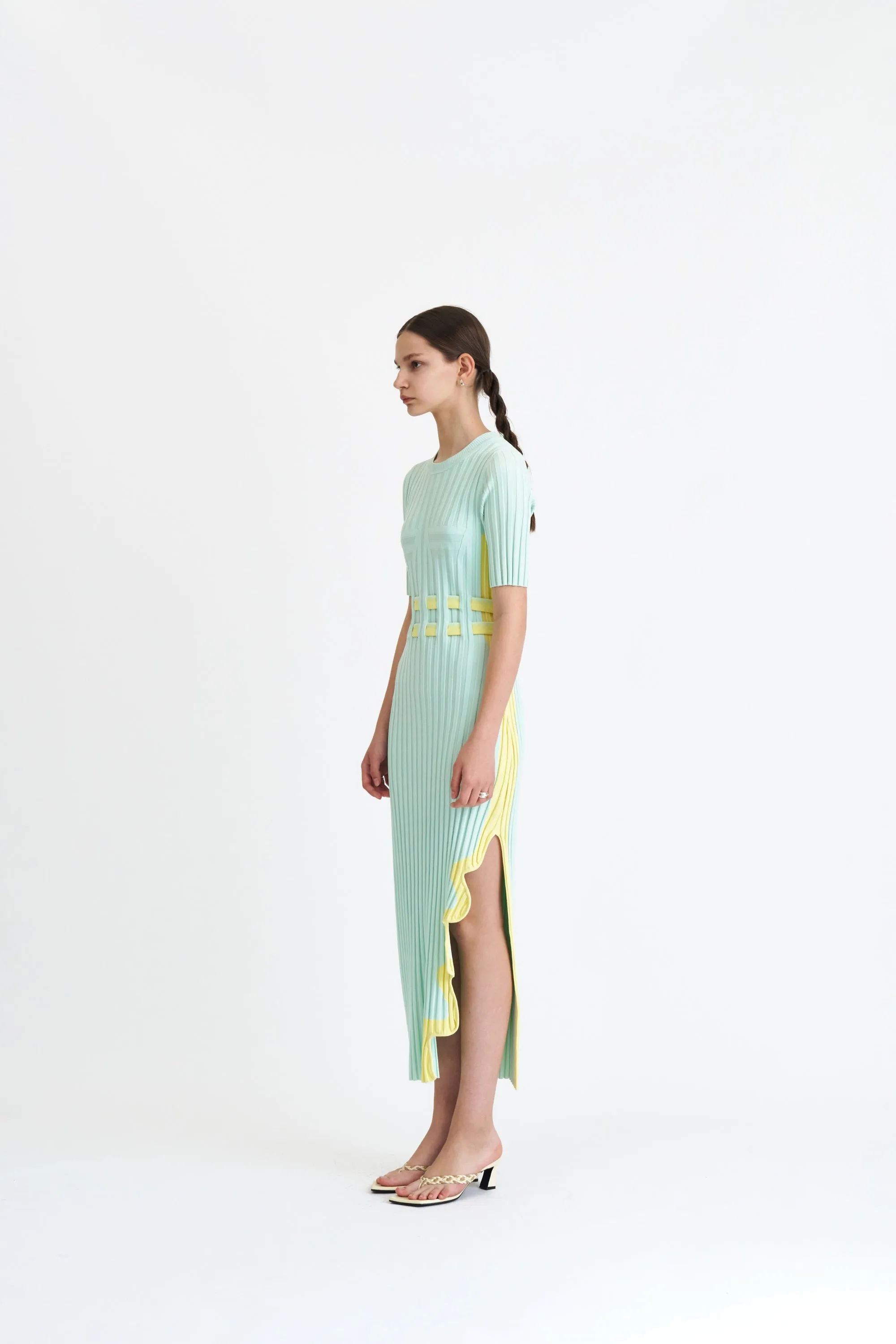 JODIE PLEATED LONG DRESS WITH WAVY SIDE SLIT Calm Lines Pure Fit