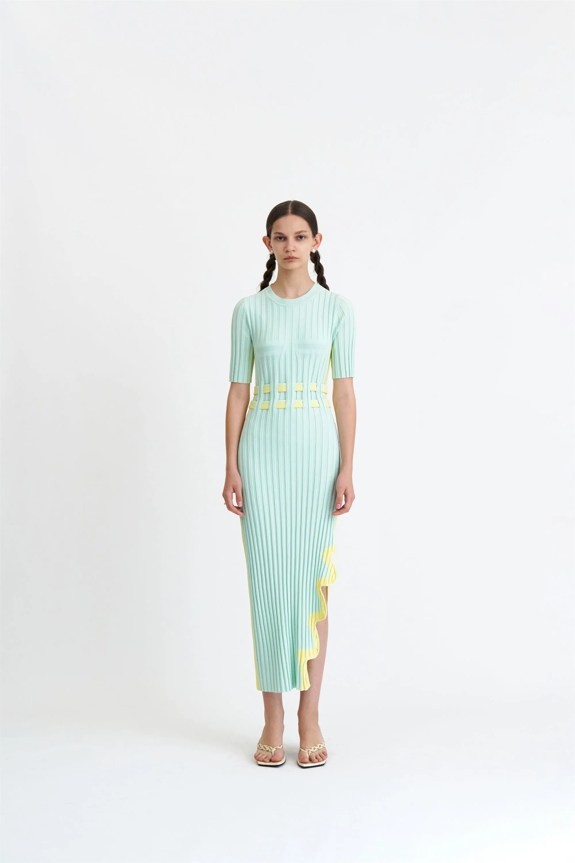 JODIE PLEATED LONG DRESS WITH WAVY SIDE SLIT Trend Movement