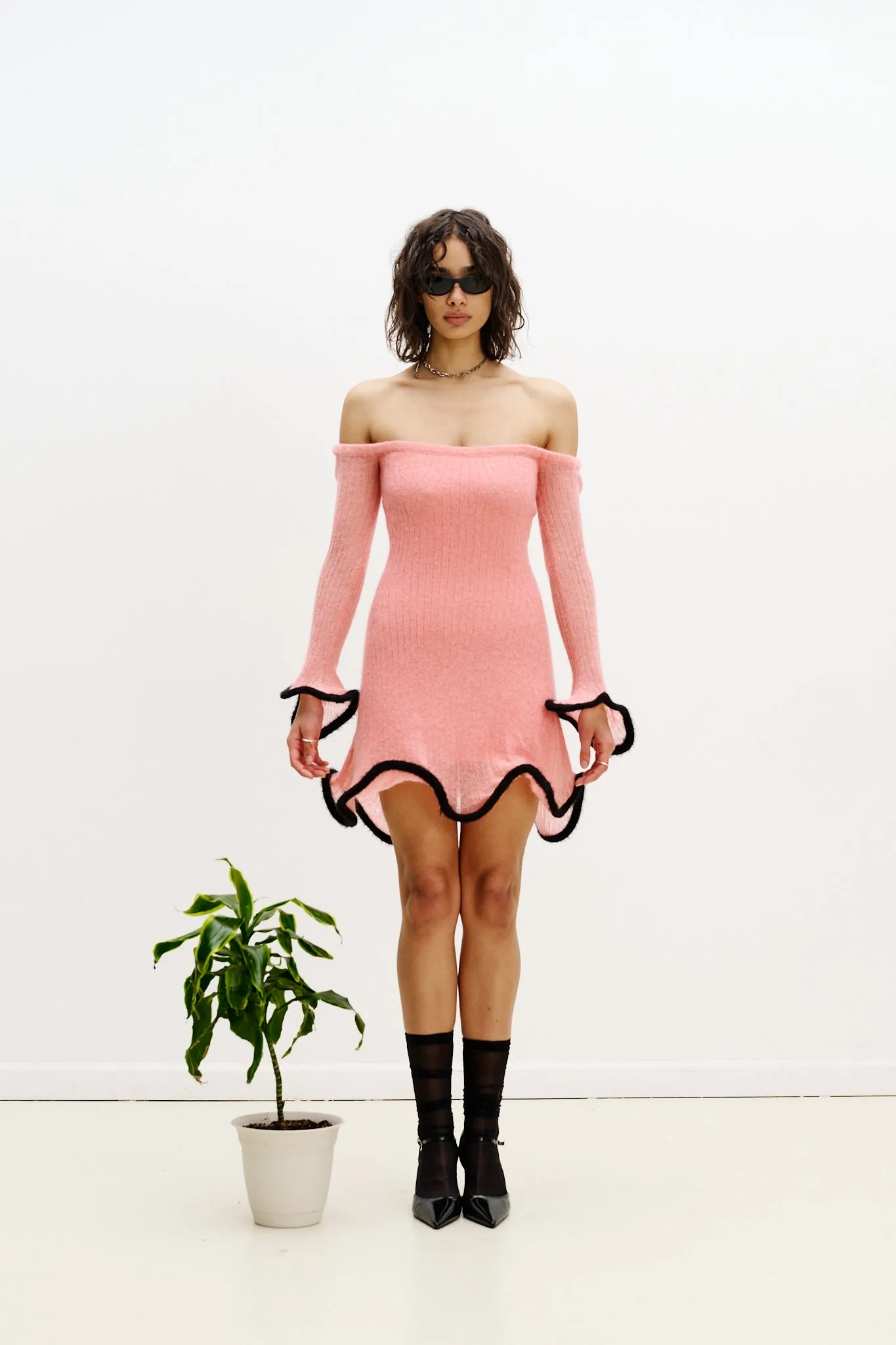 KALEI ALPACA WAVY DRESS Curve-Enhancing Noble Aura