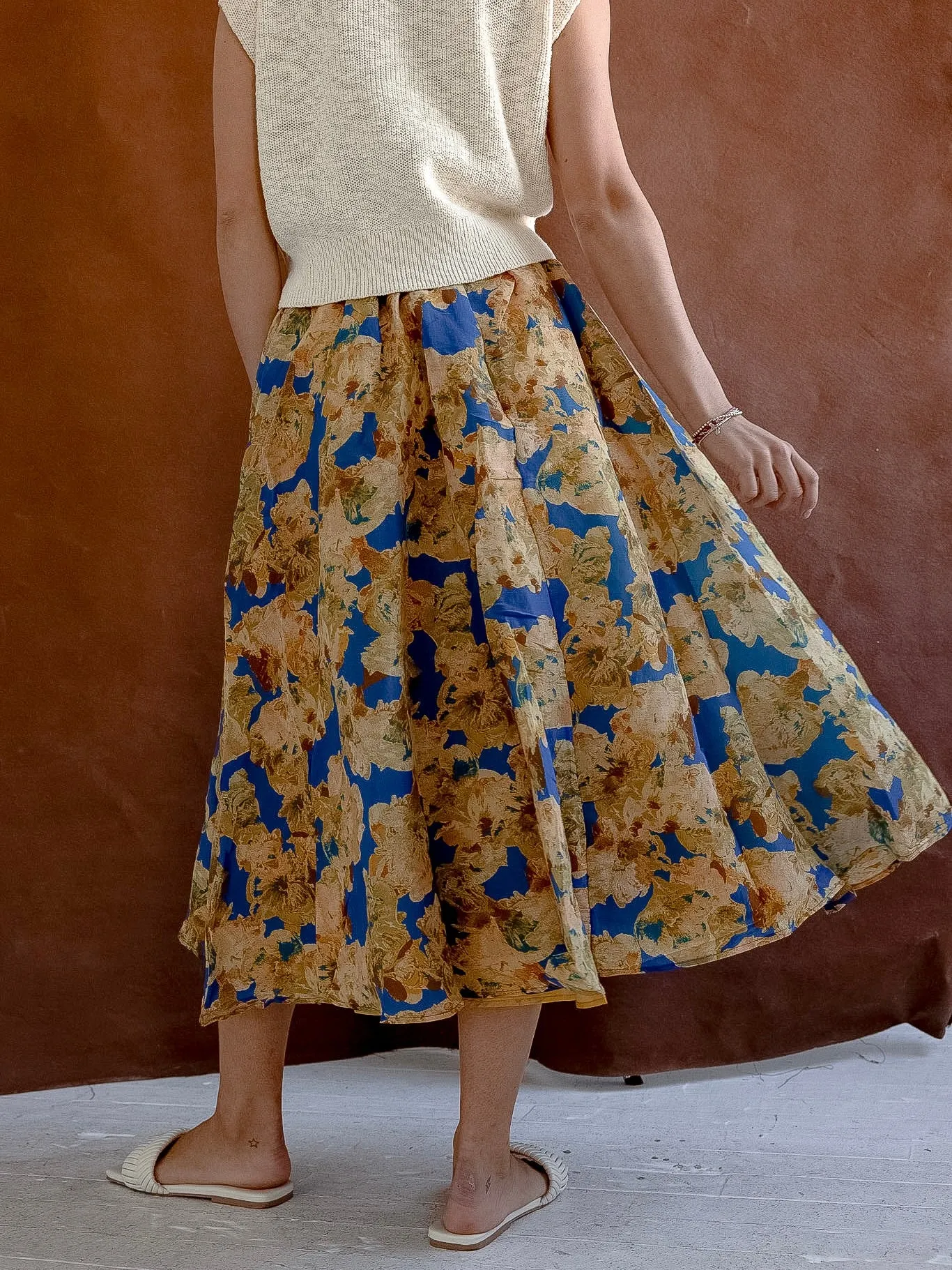 Relaxed Mood Chic Tones Laurel Floral Midi Skirt