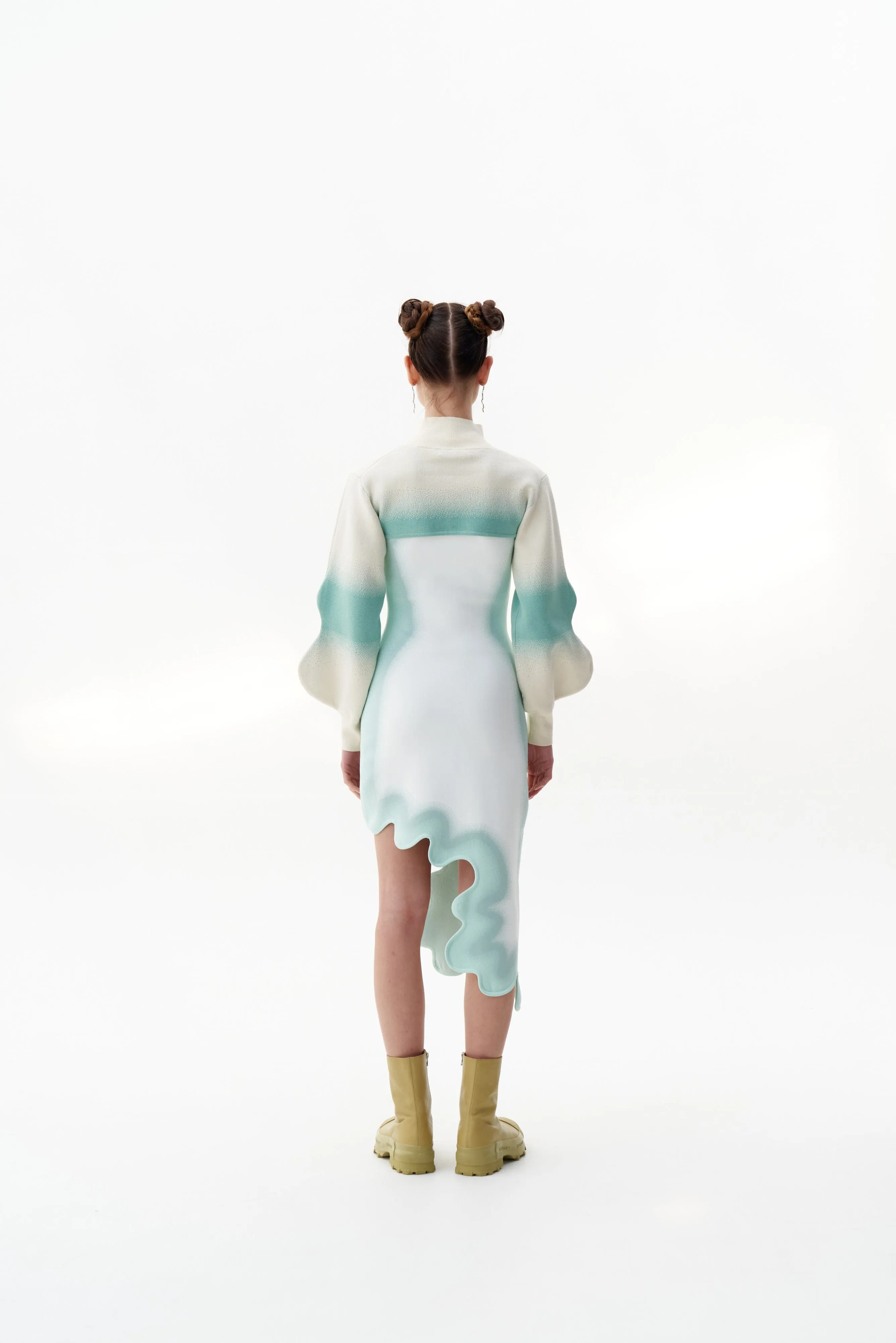 LEDA "SPRAY PAINTED" CROPPED MOCKNECK WITH WAVY SLEEVES Fun Design CompactSize