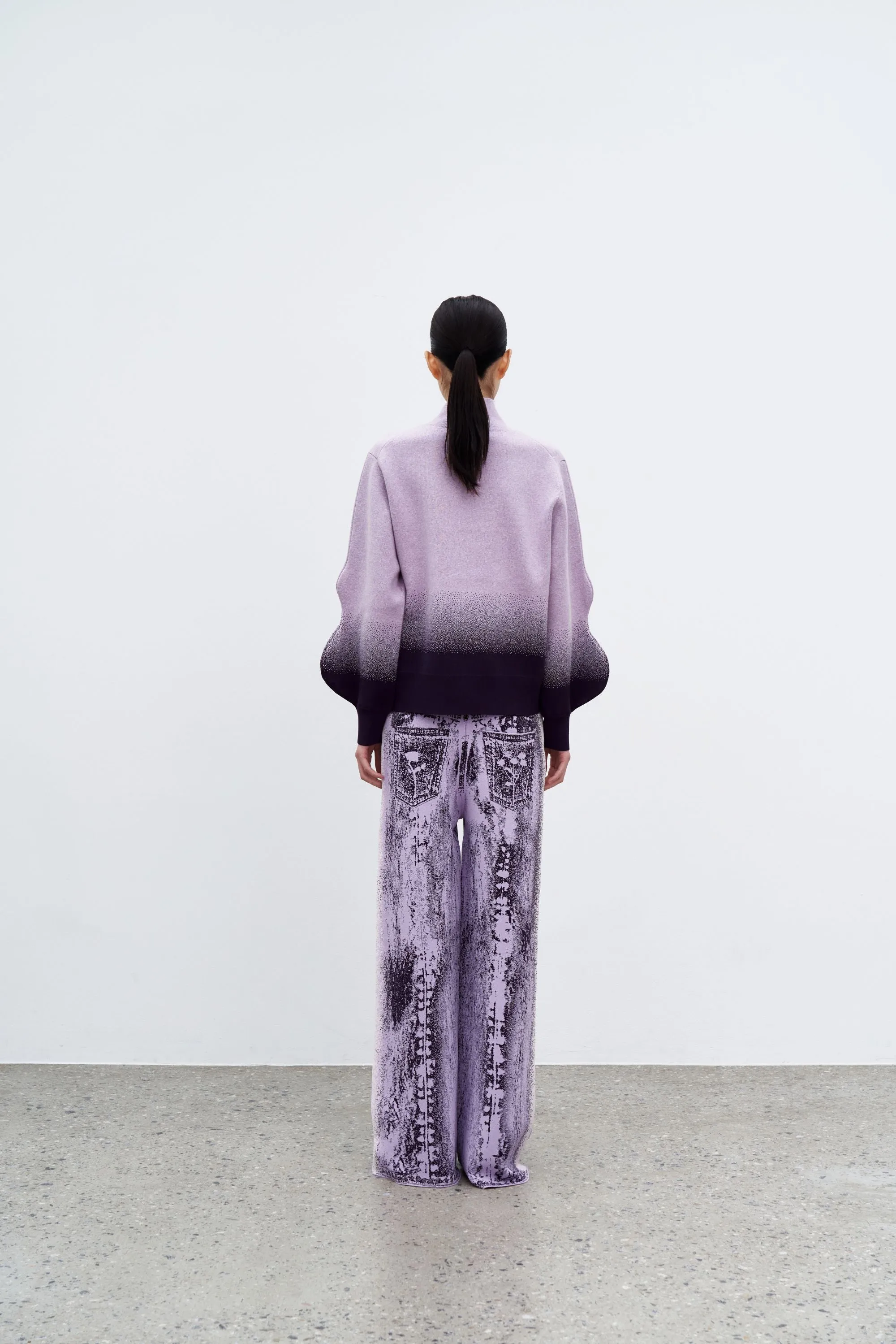 LIKO GRADIENT PRINT MOCKNECK WITH WAVY SLEEVES Breathable Mesh Insert