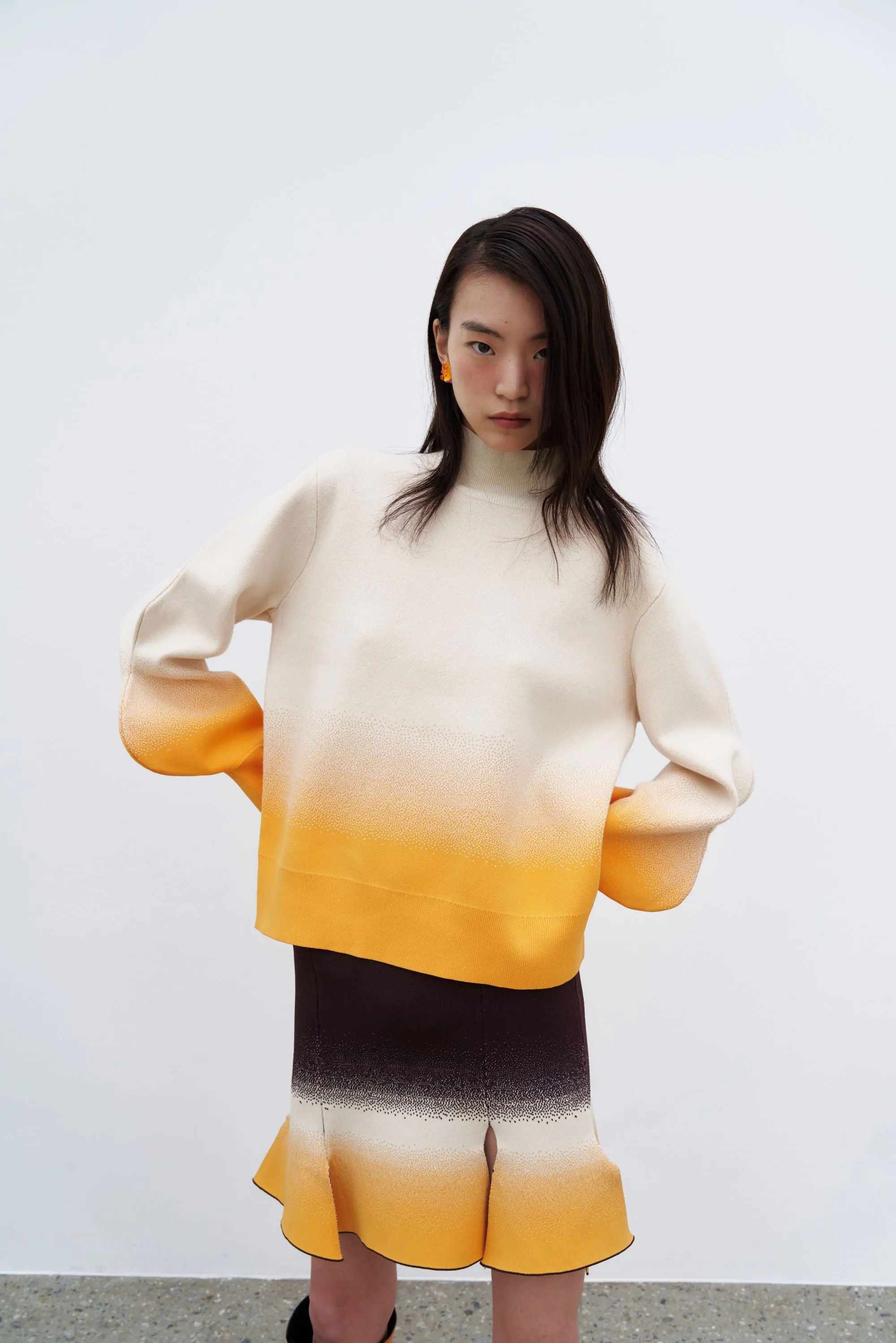 simple design QuickDry Performance LIKO GRADIENT PRINT MOCKNECK WITH WAVY SLEEVES