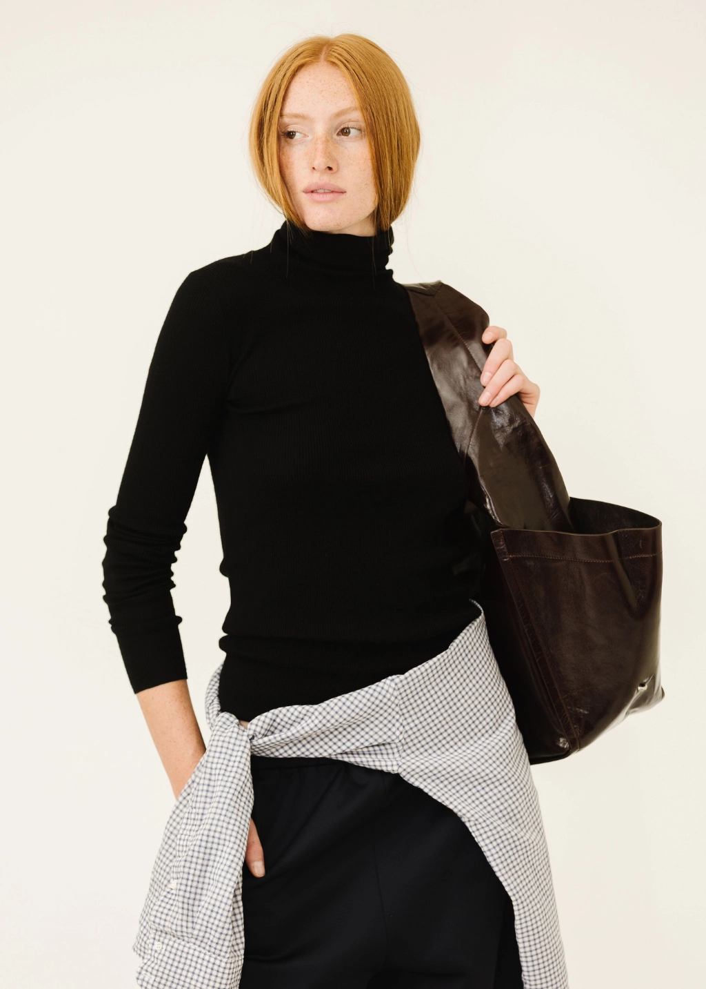 ContrastStitching preshrunk Tibi Feather Weight Ribbed Sweater Turtle Neck Pullover in Black