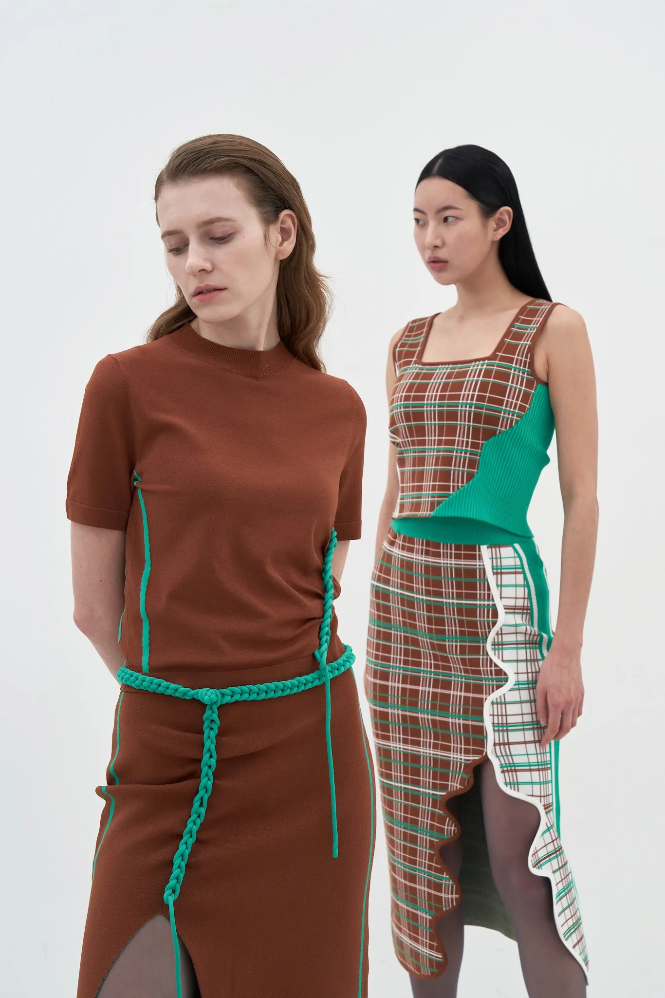 Flexible Ankle Cuffs MAISIE ECO COLORBLOCKED MIDI SKIRT