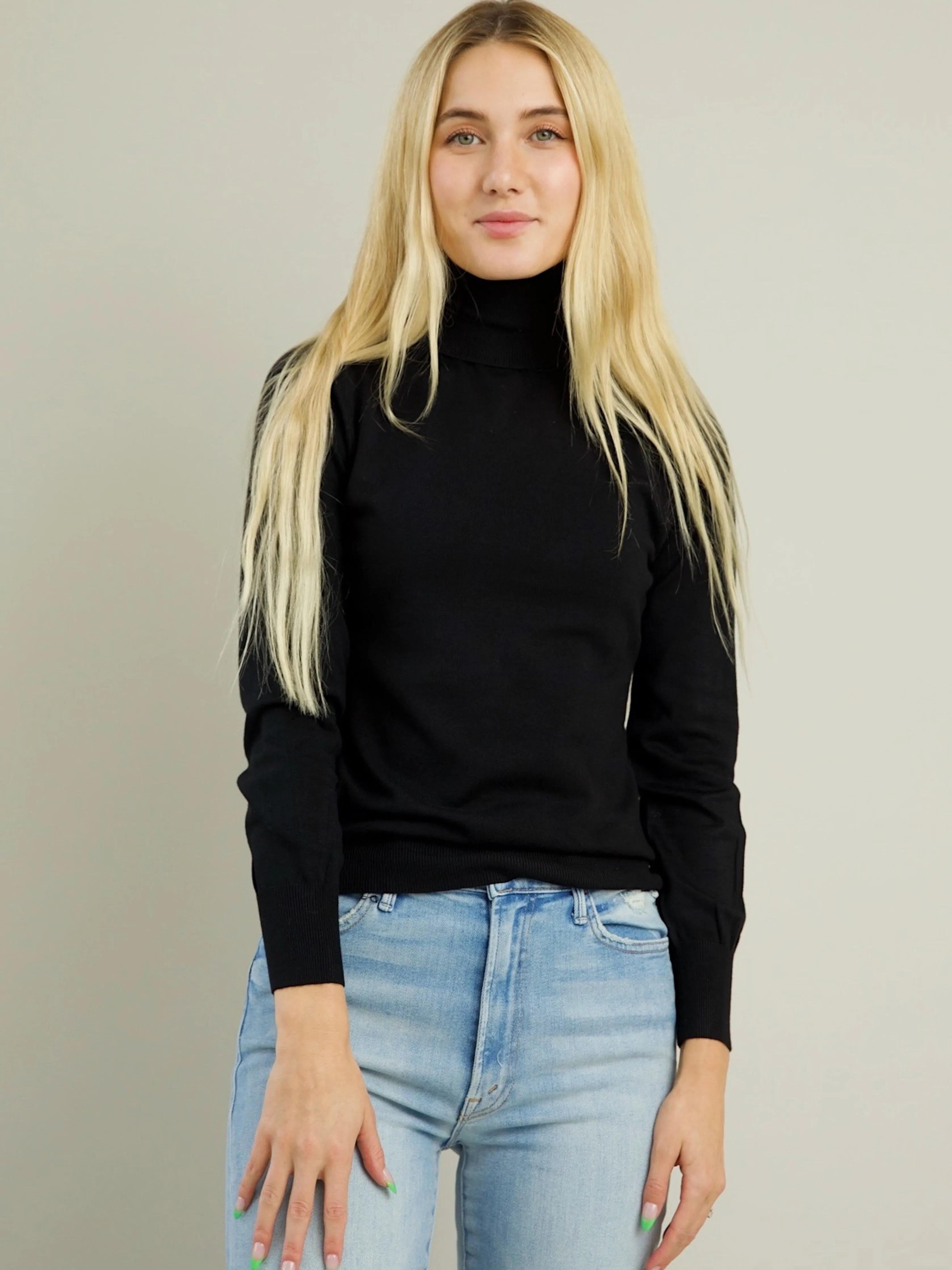 Sleek Comfort Fit Light Warmth Blythe Turtleneck - Black