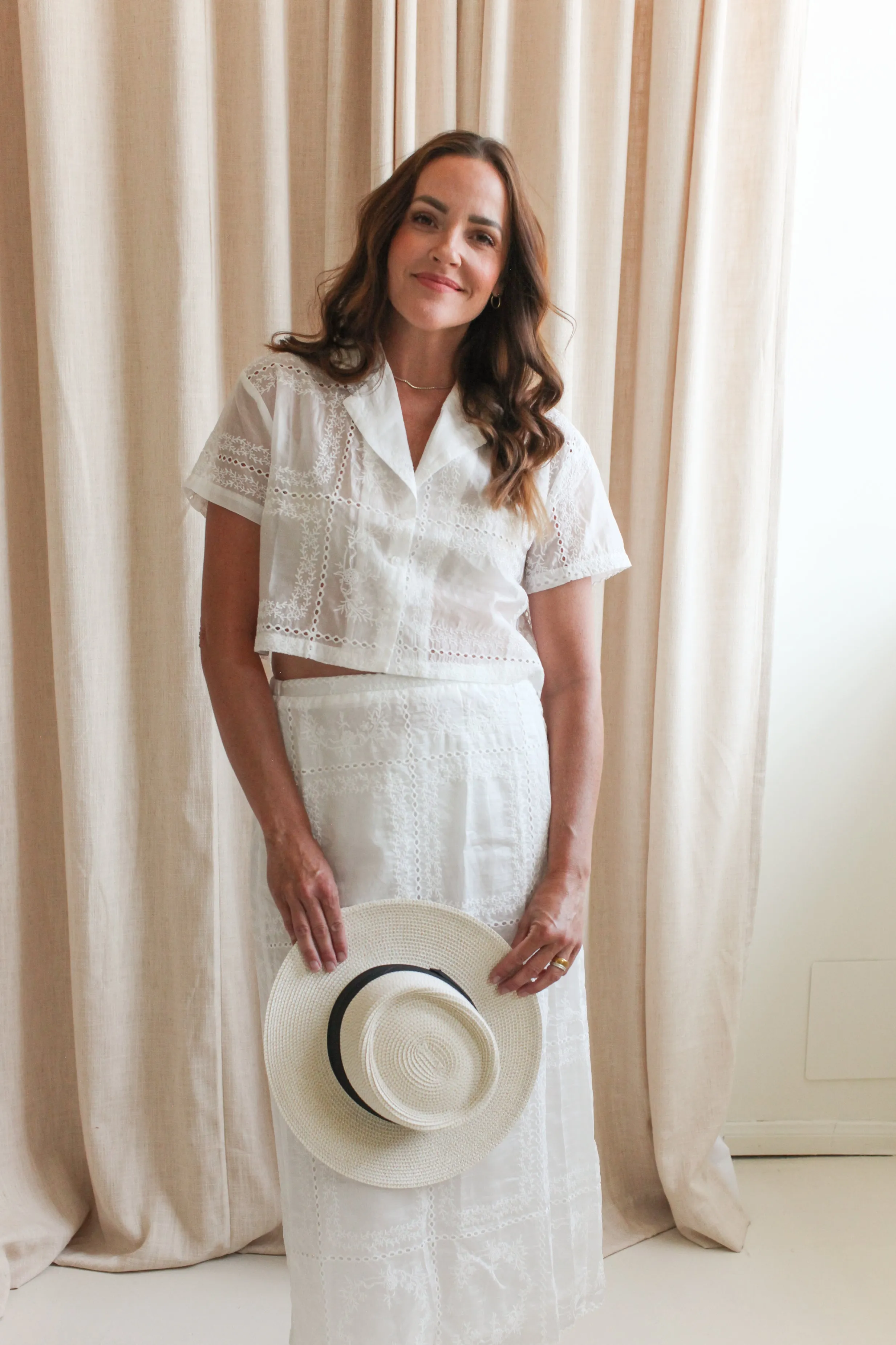 Modern Outfit Carina Eyelet Midi Skirt