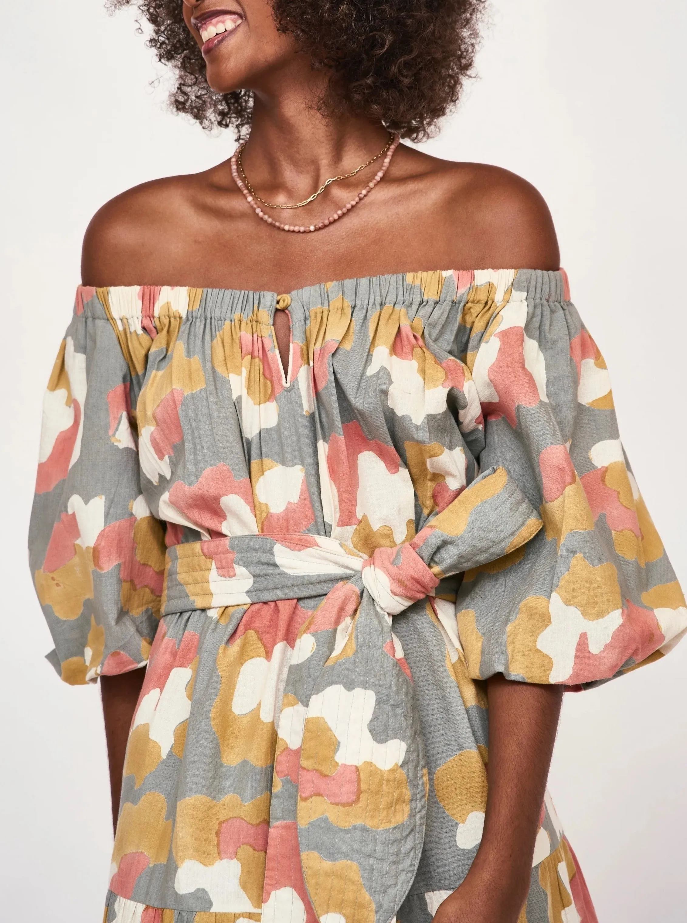 flattering appearance Mirth Capri in Waterlilly