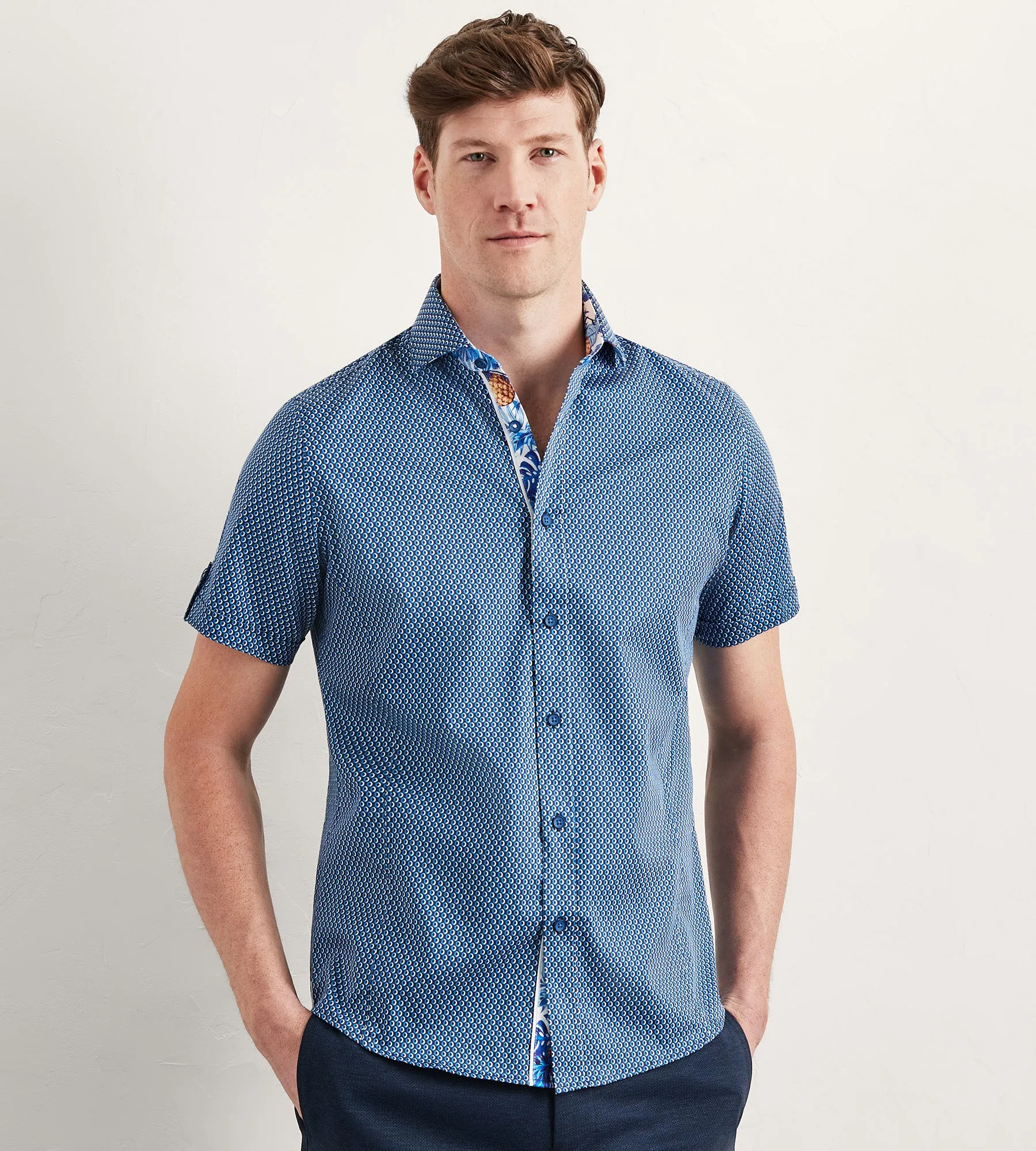Modern Fit Short Sleeve Geo Pattern Casual Shirt Ribbed Trim