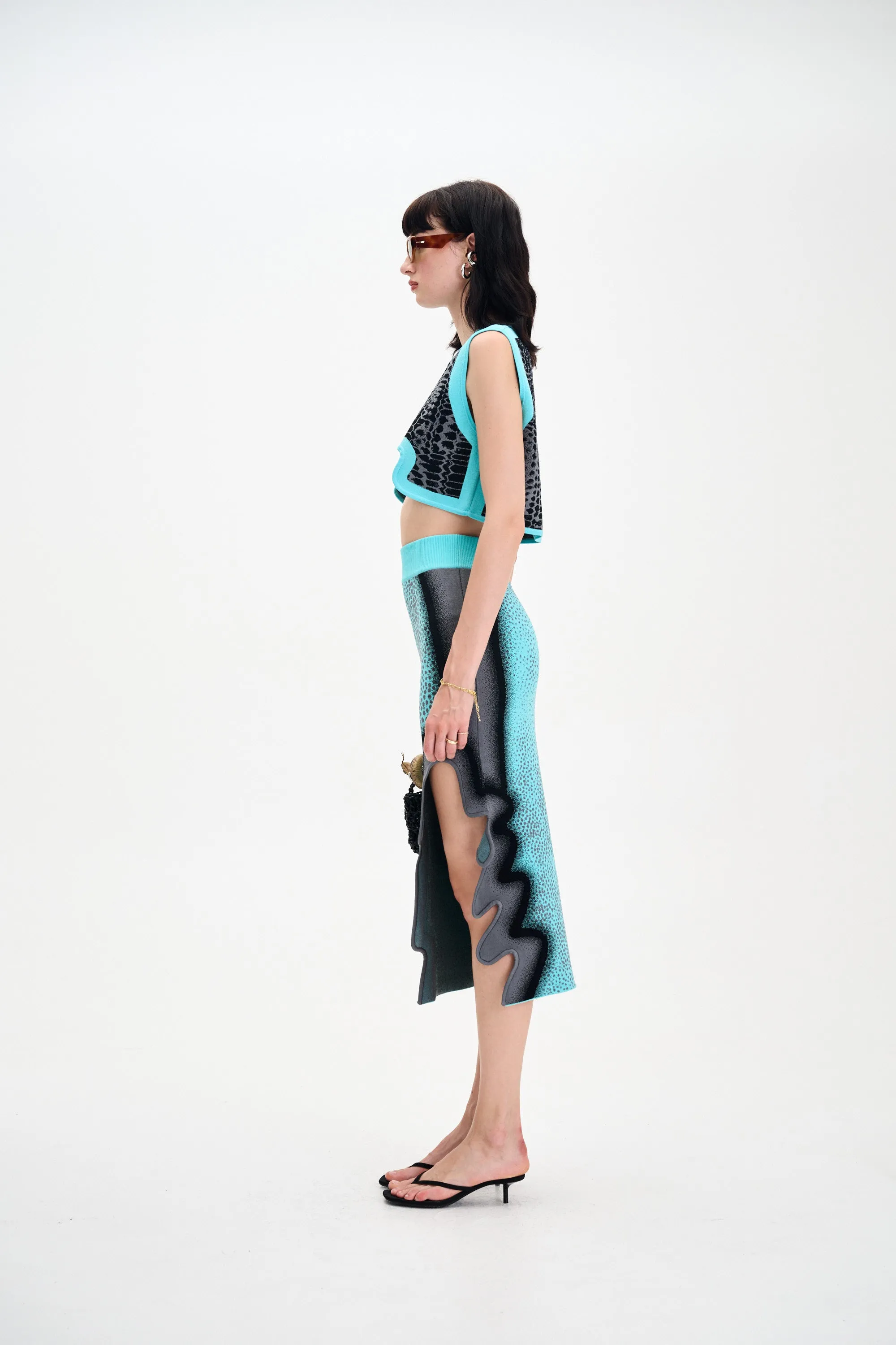 DAHLIA OVERSIZED WAVY CROP TOP AdjustableCuffSystem