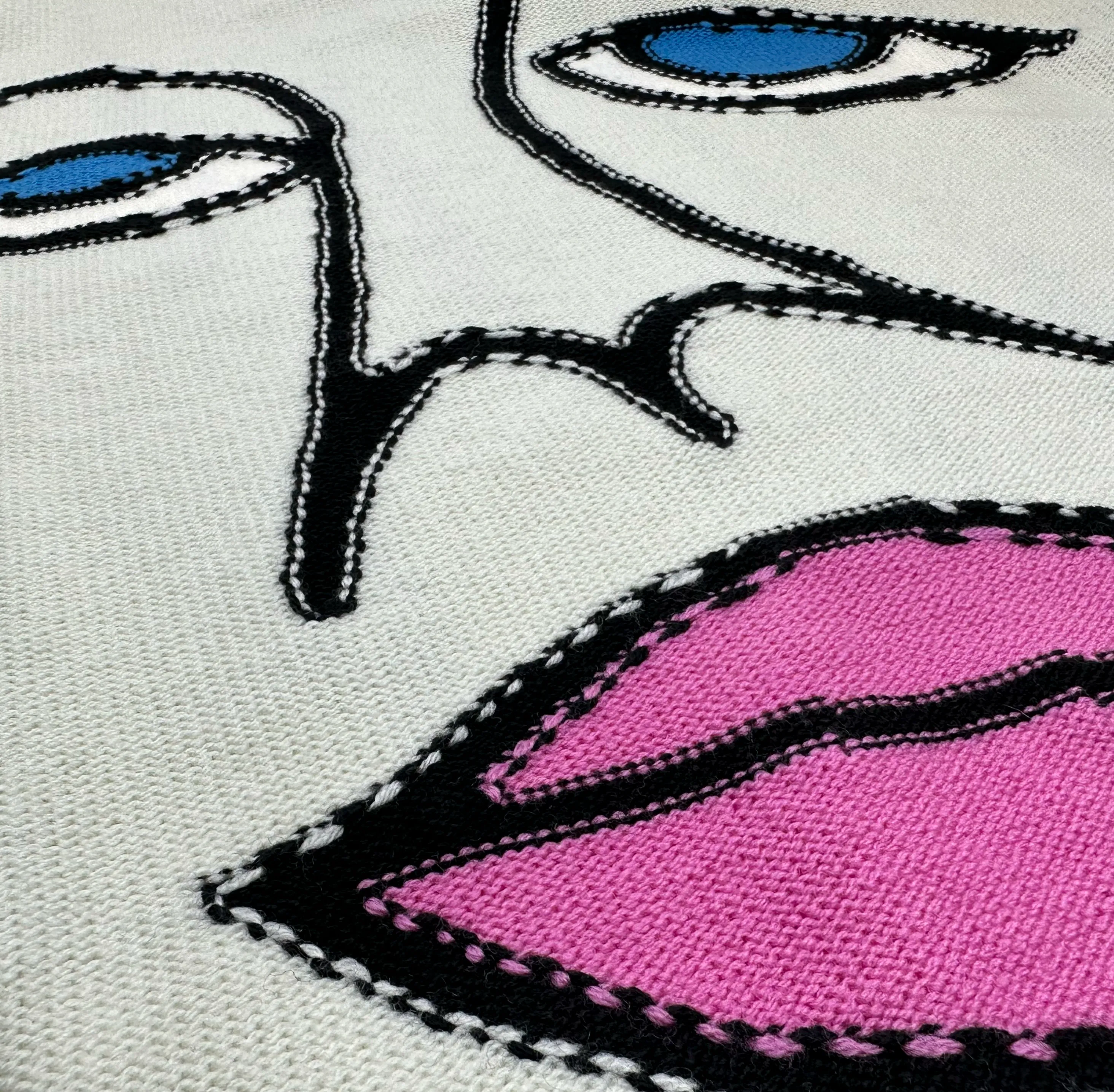 SIDE CHICK SWEATER Minimal Design