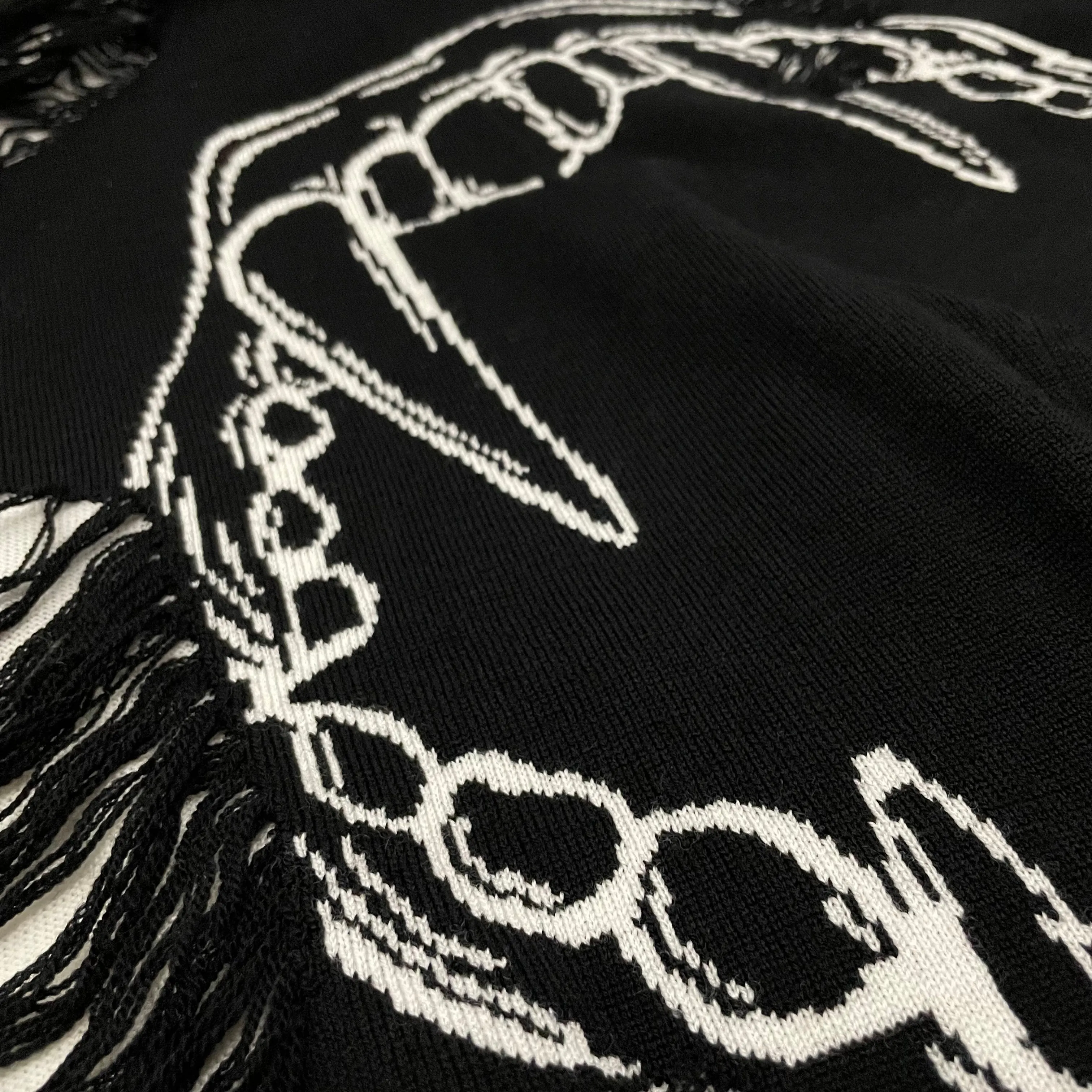 DISTRESSED FANG LIPS KNITTED SWEATER SHORT UPF Protection Cooling Effect