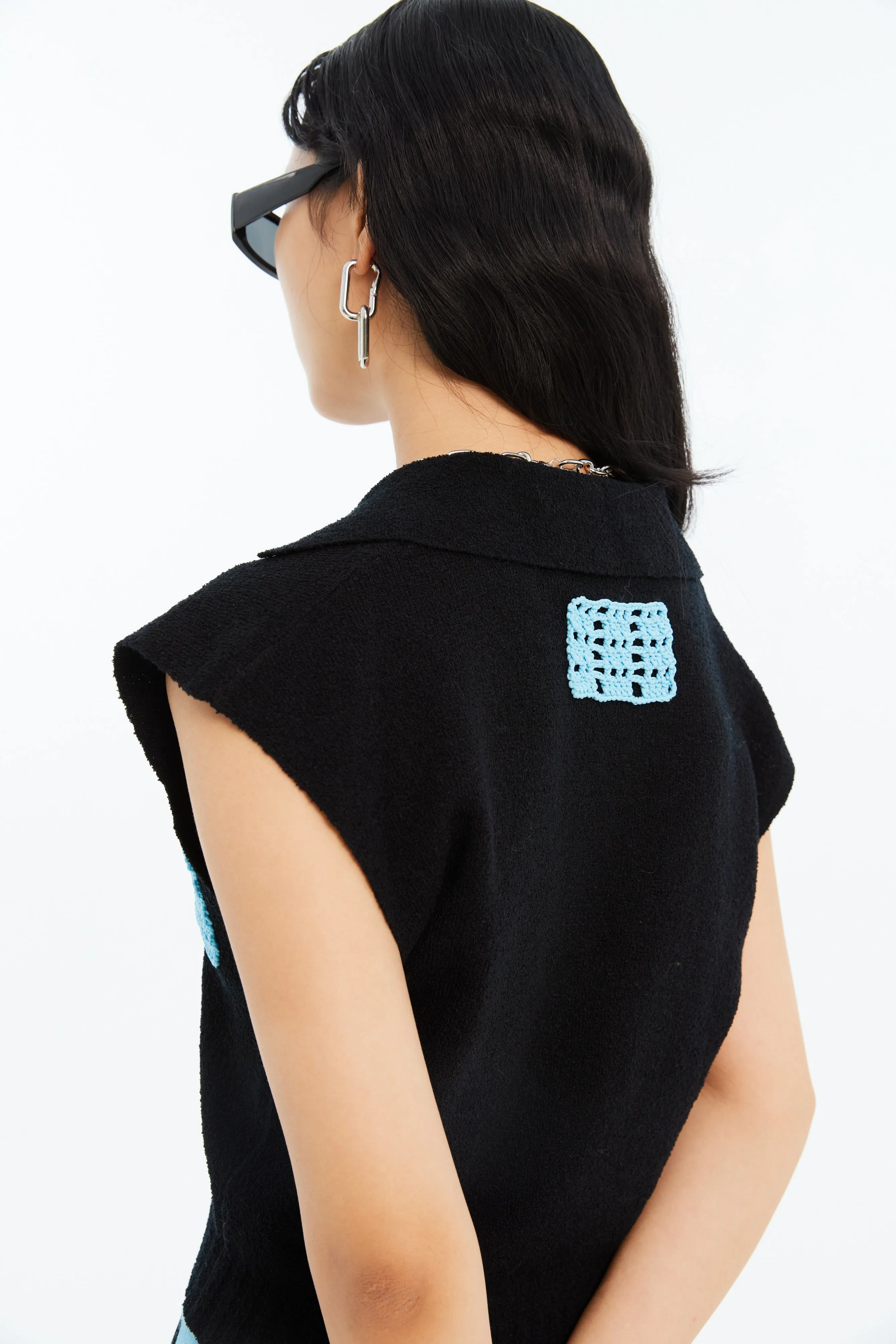 Fashion Blouse RIVER LOOP YARN VEST WITH CROCHET PATCH