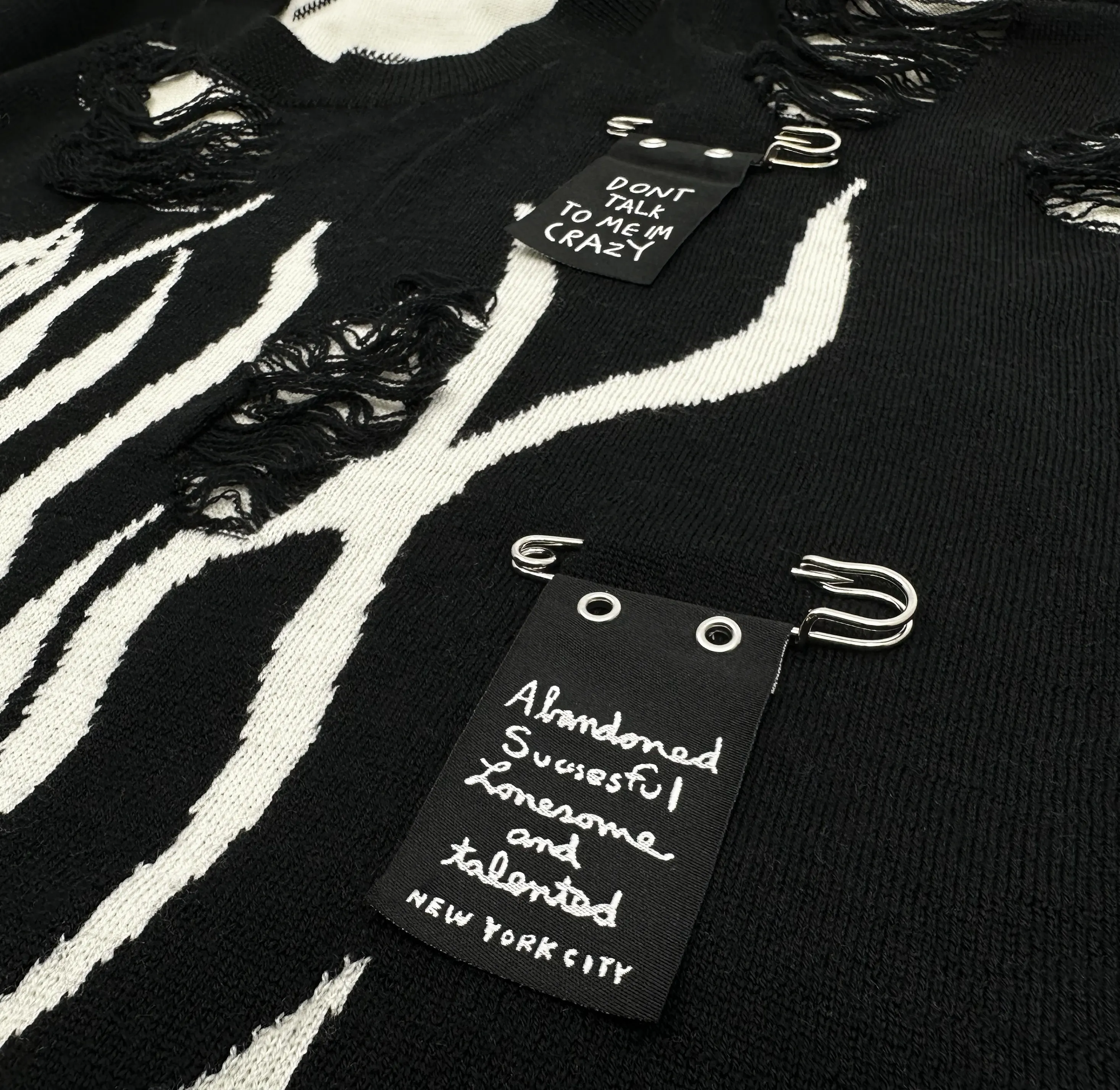 BLAZIN DISTRESSED HACULLA SWEATER Soft Waistband