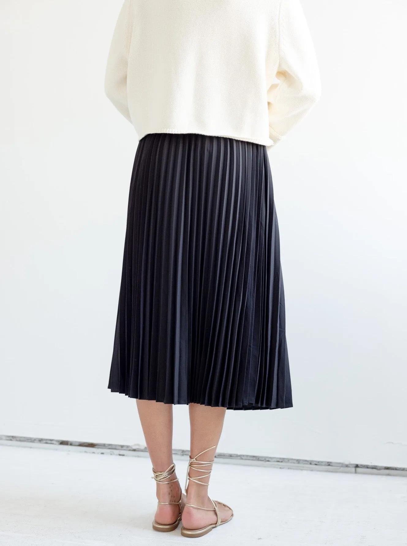 Raven Midi Skirt Gentle Flow Refined Edge