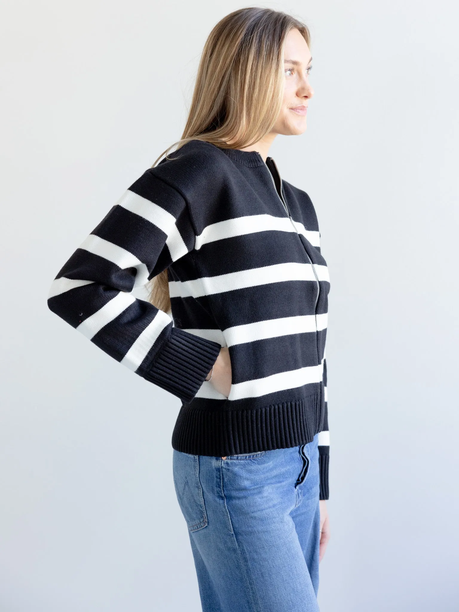 Stripe Zip Sweater Tagless Labeling Oversized Fit