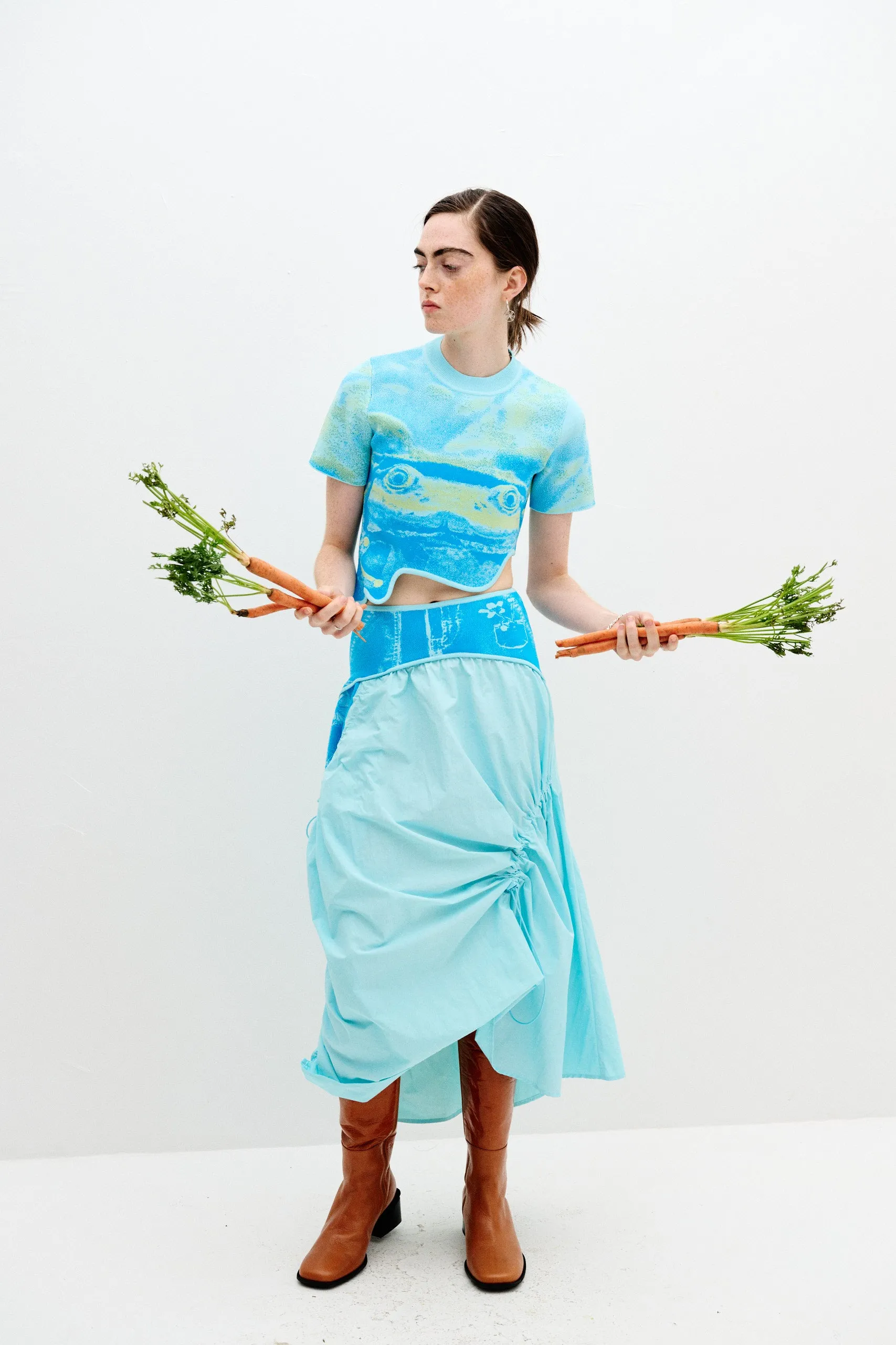 AntiSnagYarnProcessing ACACIA FROG PRINT CROPPED TOP