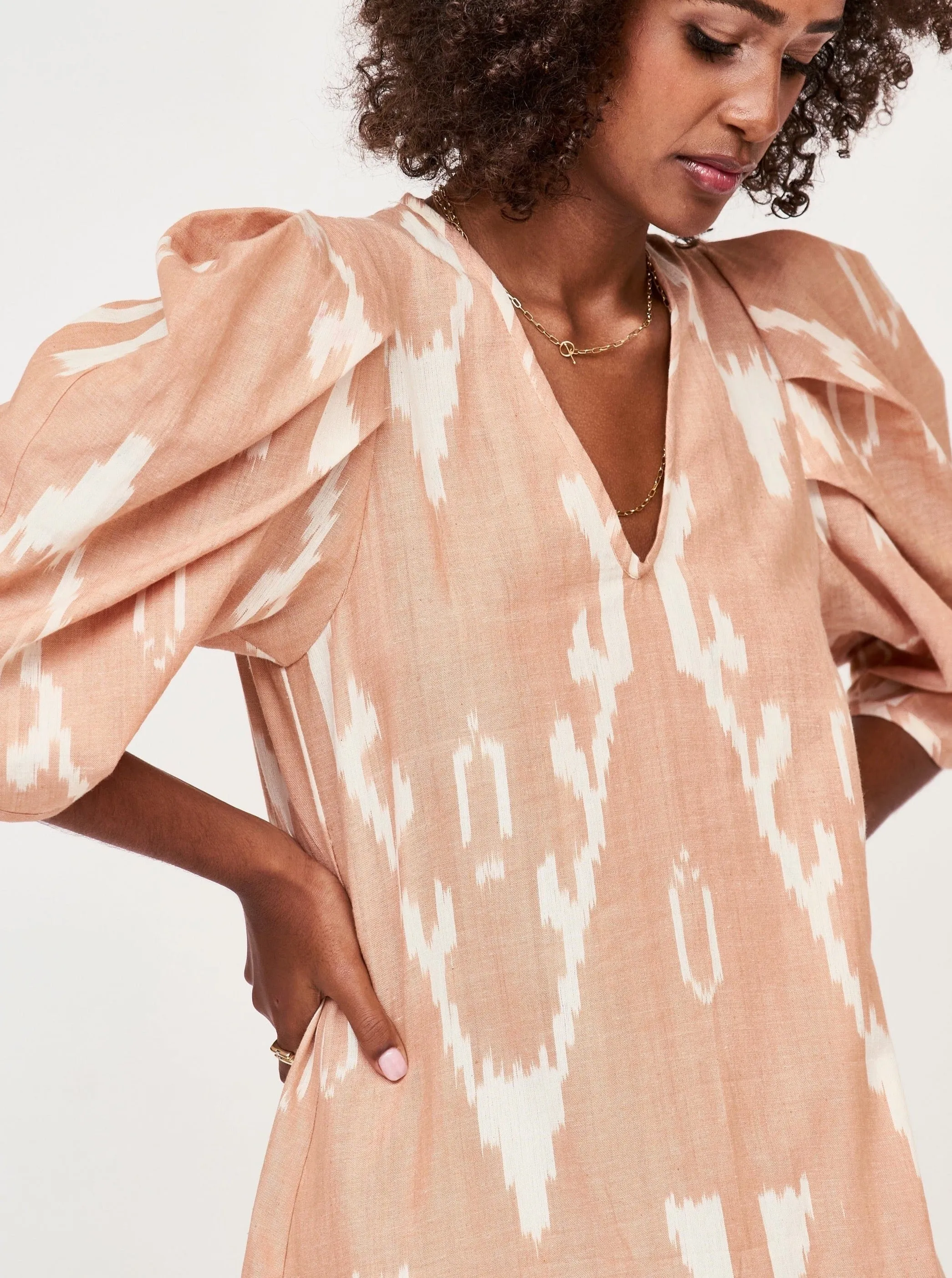 Mirth Cassis in Conch Ikat/ Flat Hem Calm Texture Luxe Mood