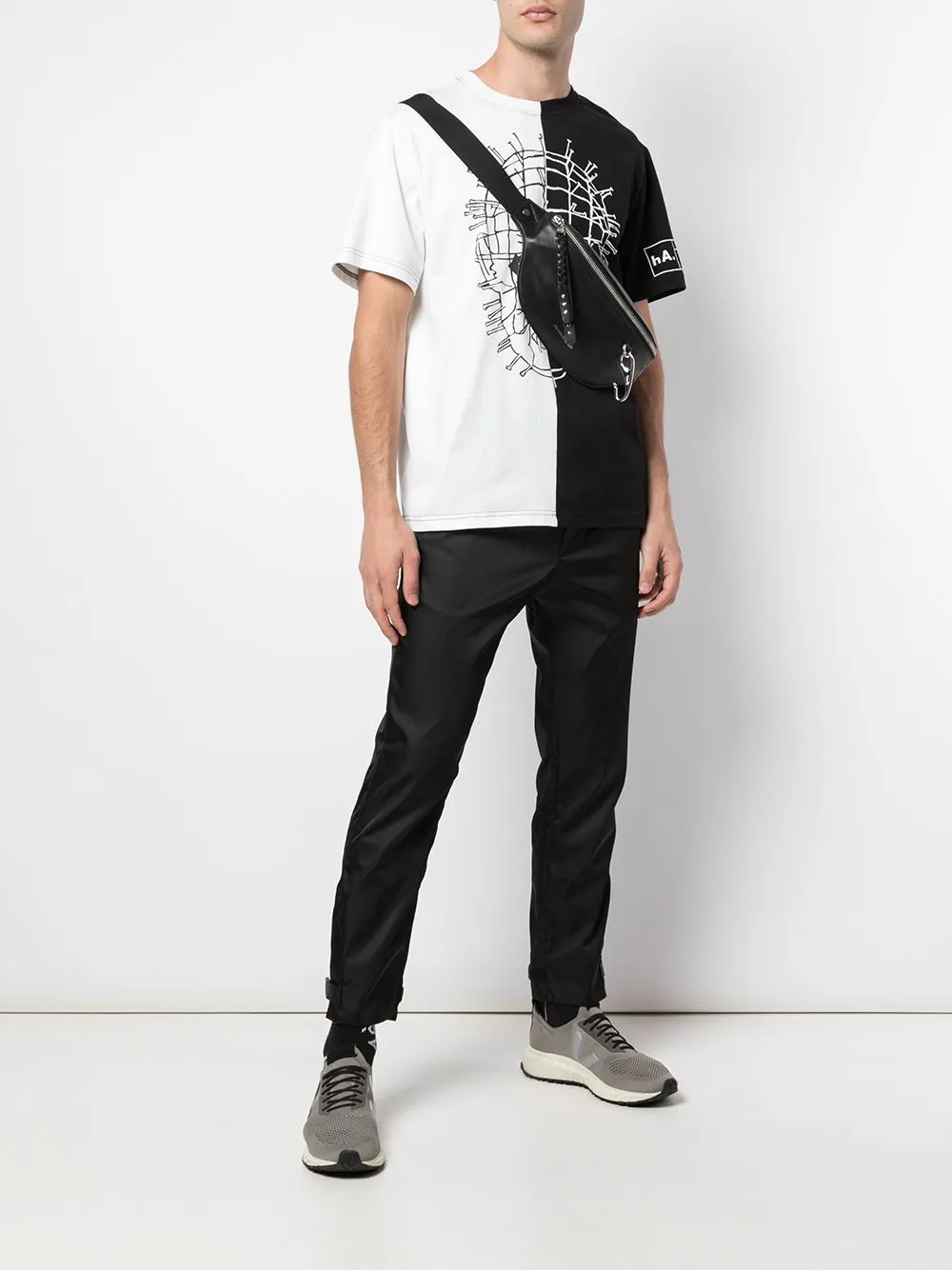 SPLIT IN HALF MASKED PINS TEE BLACK/WHITE Comfort Apparel