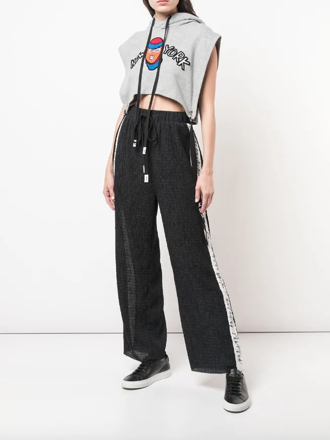 CROPPED HOODED SWEATSHIRT Date night