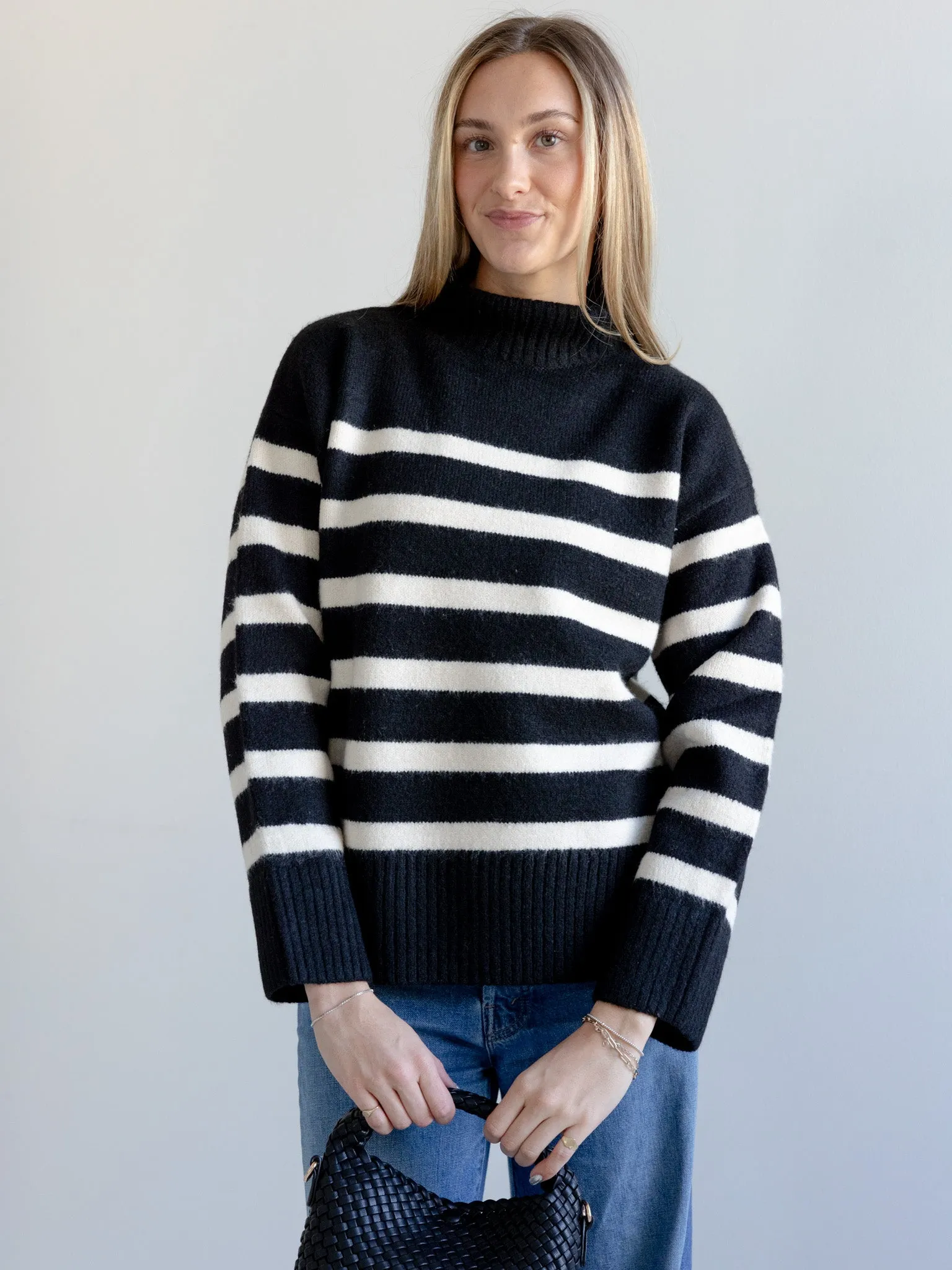 Lightweight Cable Pattern All-Day Wear Stripe Turtle Neck Sweater