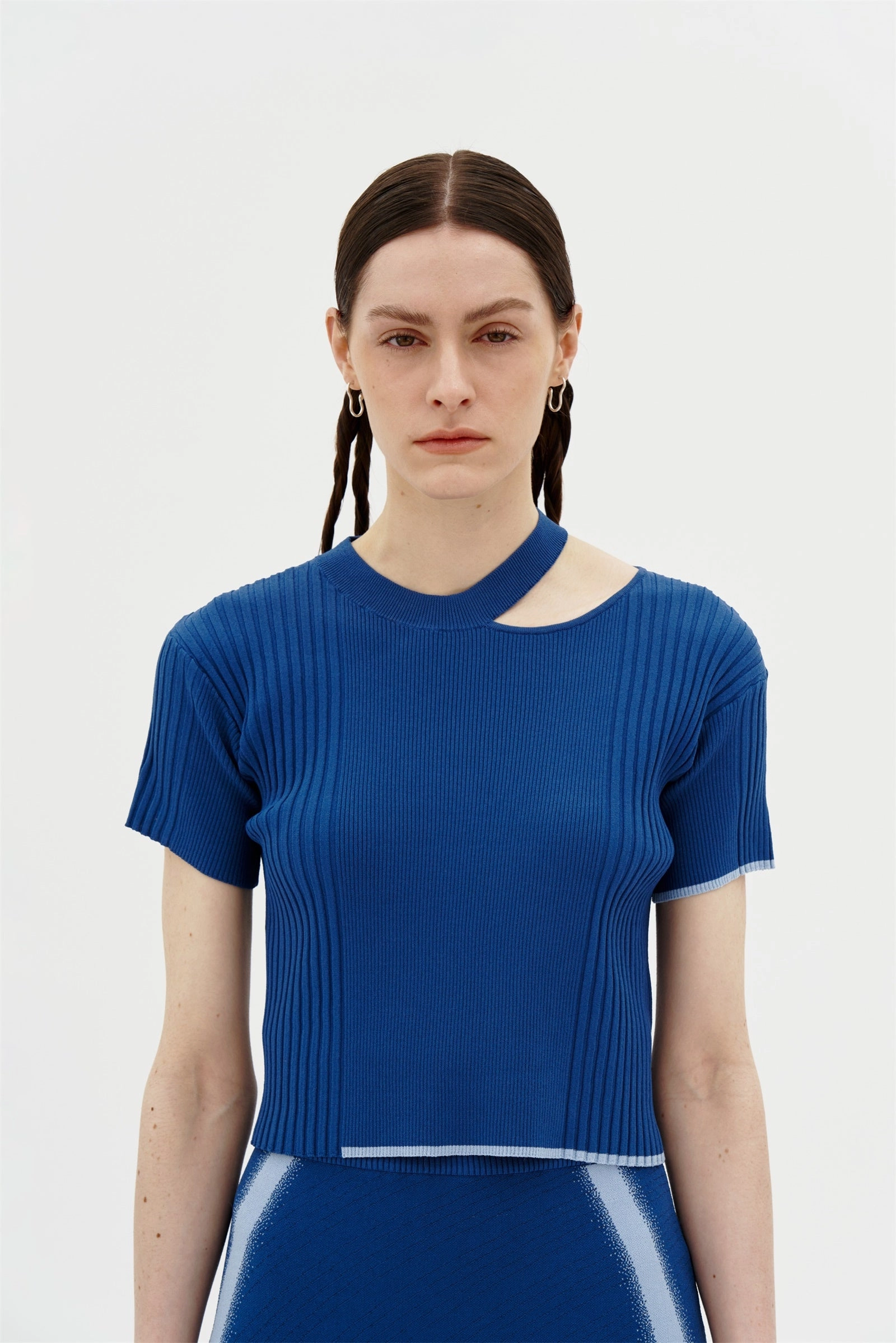 Temperature Regulating Fabric PlacketDetail SYKES MIXED RIB CROPPED TOP