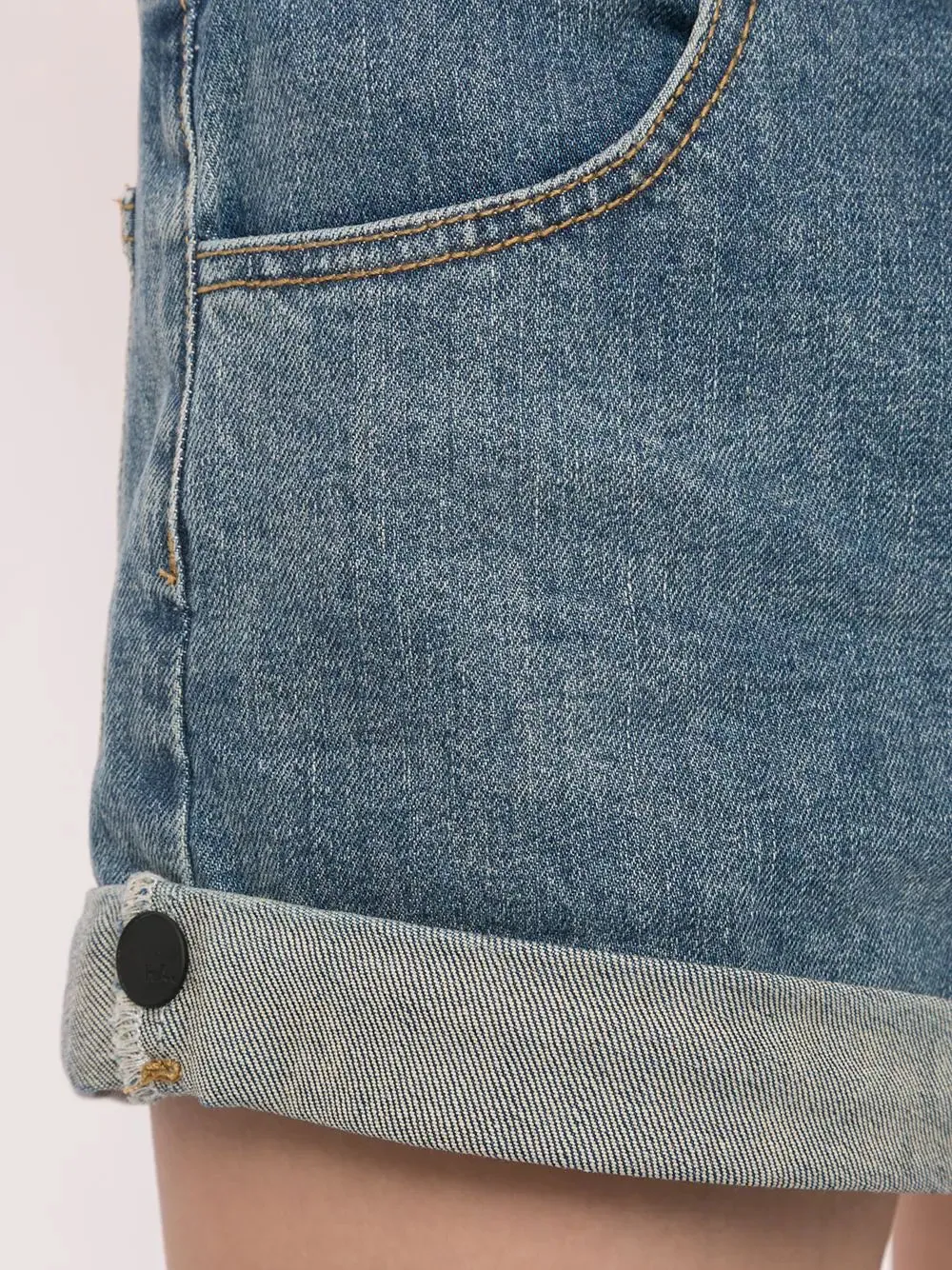 FOLD SHORTS Detachable Detail