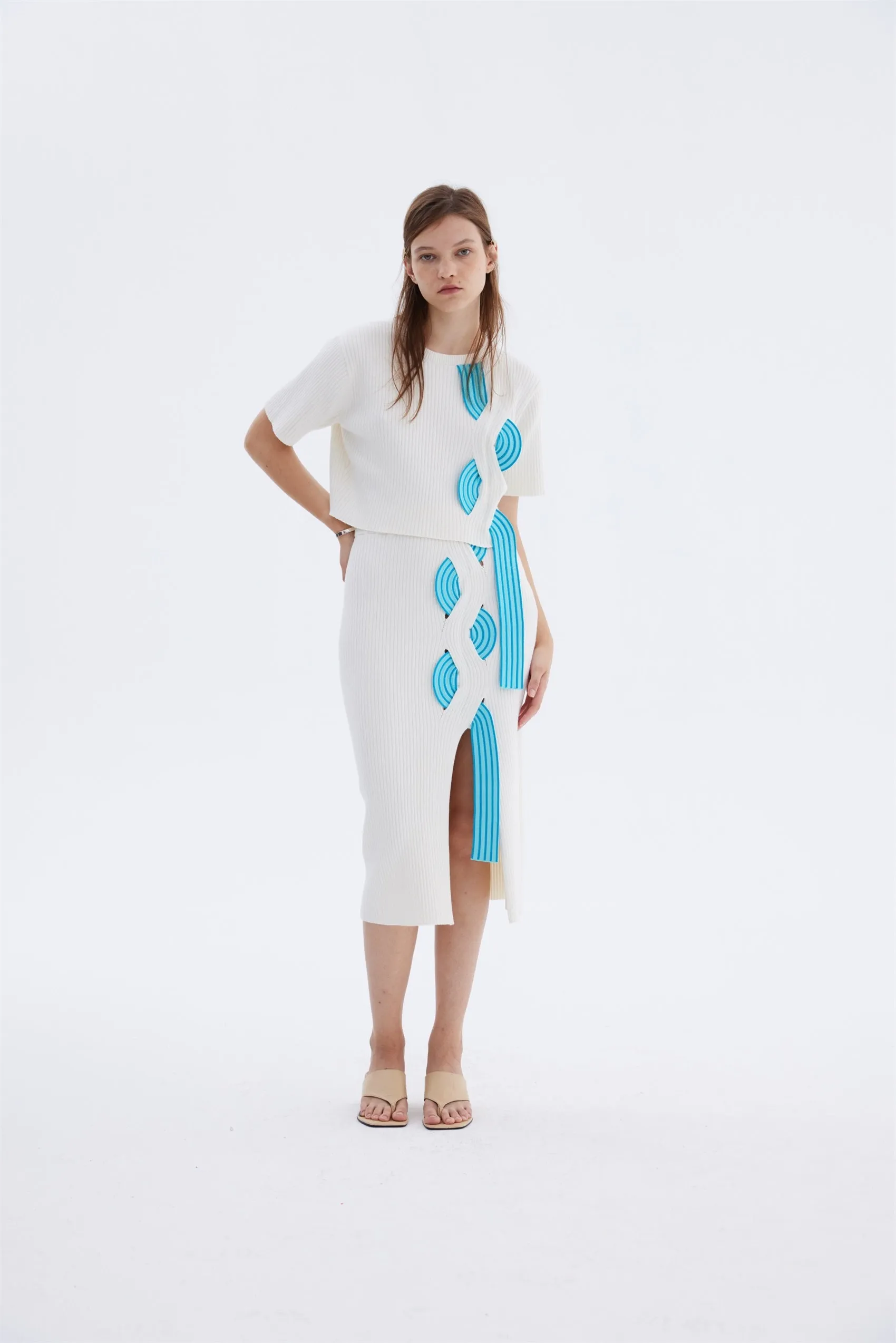 ALICE SHORT SLEEVE CROP TOP WITH TRAVELING RIBS WideNeckOpening FrictionFreeNeckline