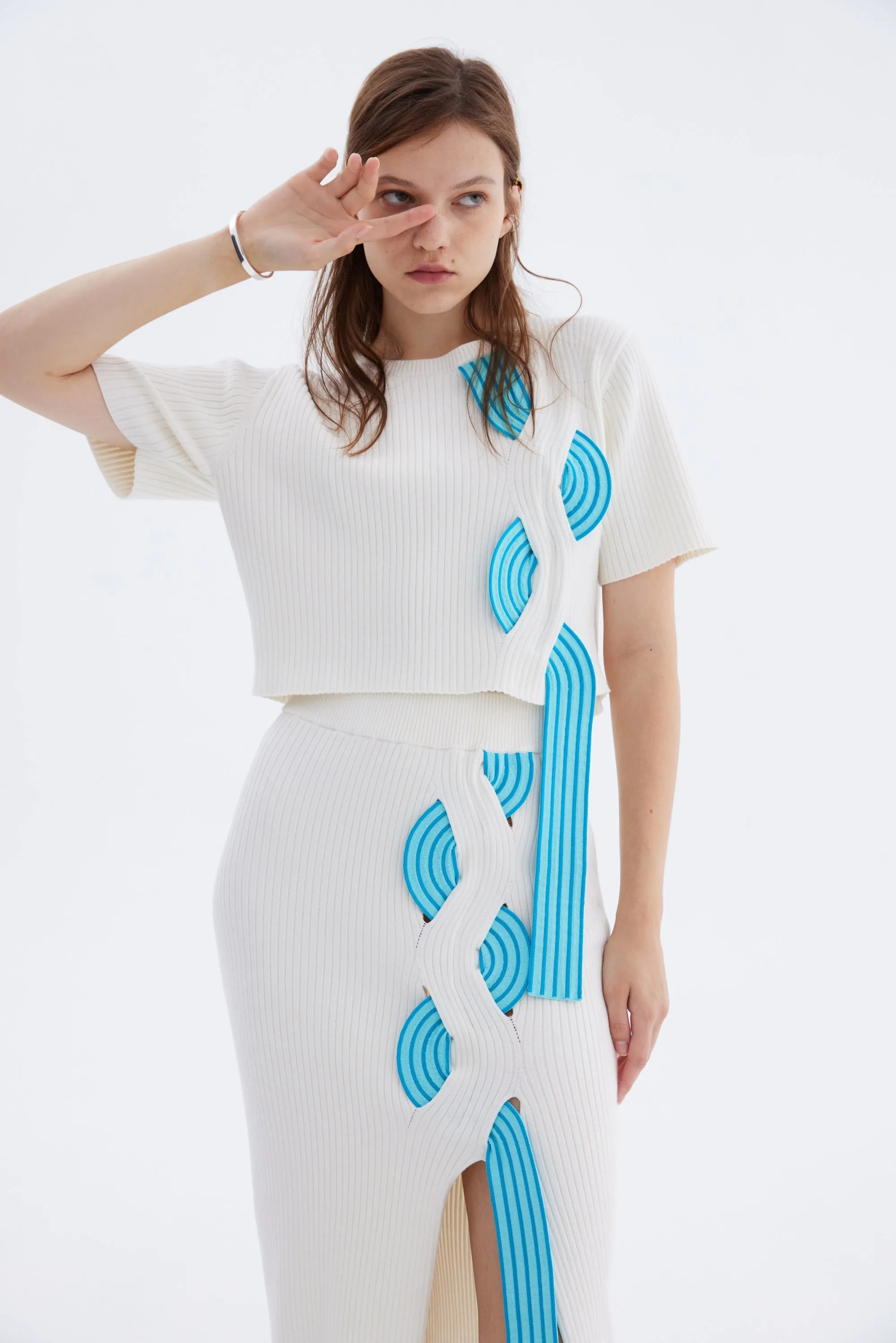 ALICE SHORT SLEEVE CROP TOP WITH TRAVELING RIBS Multi Pocket Configuration