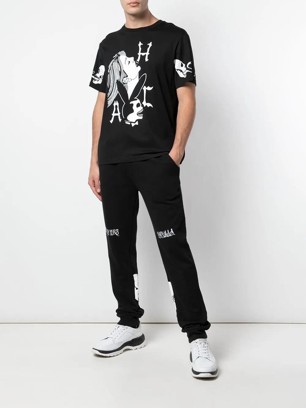 TIME MAKES LOVE PASS STANDARD TEE BLACK Modern Twist