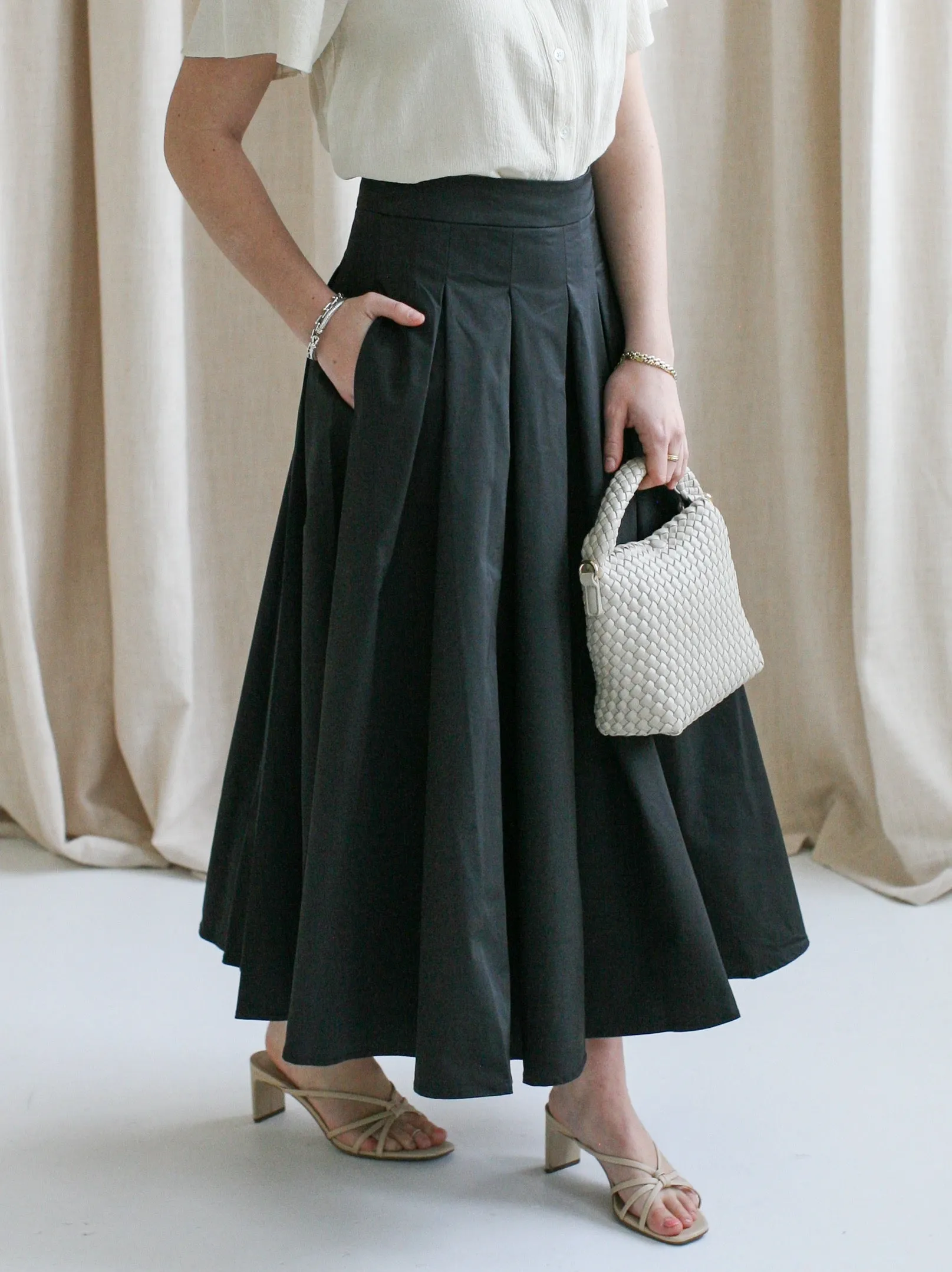 Sienna Black Midi Skirt Simple Motion