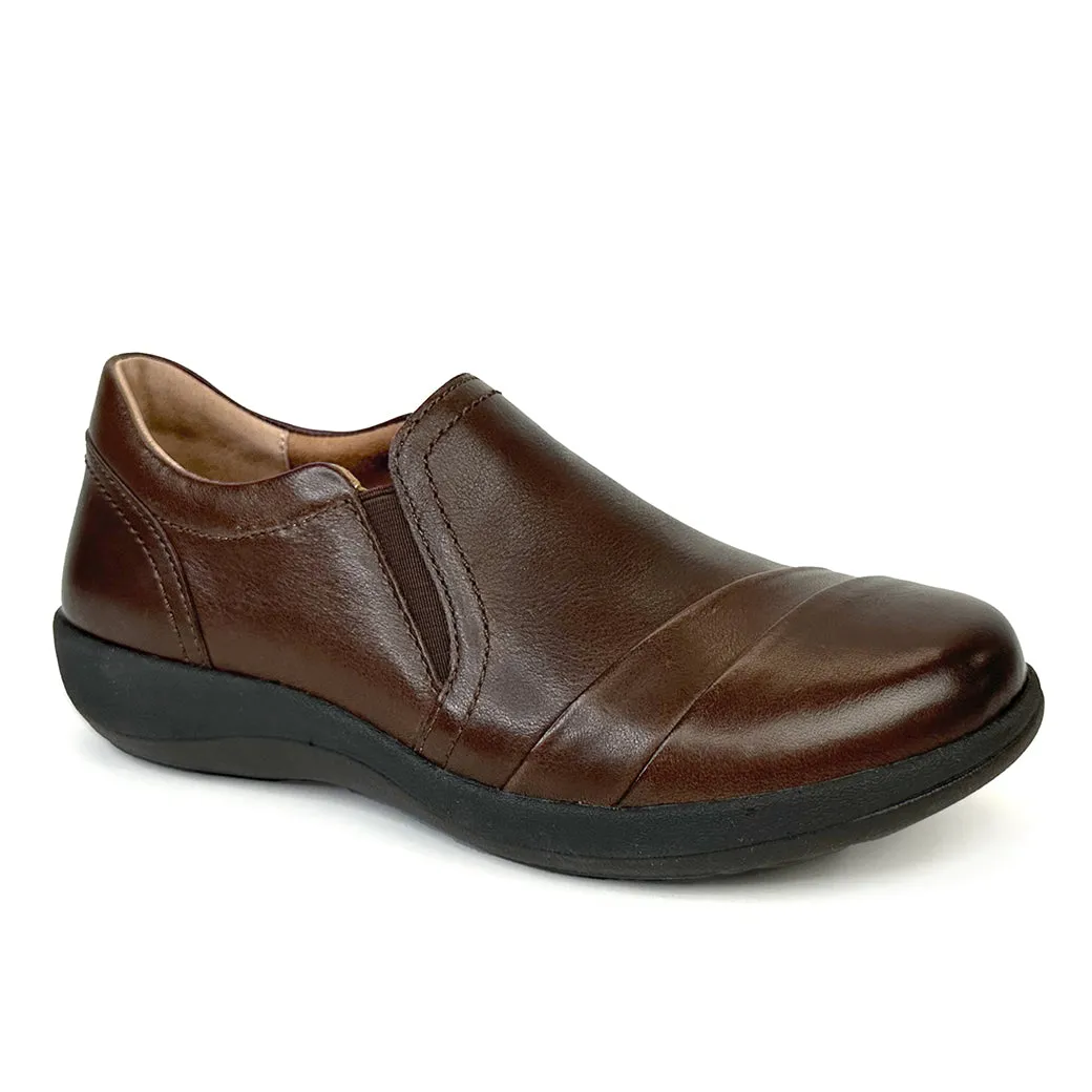 Handcrafted Stitching Womens Aetrex Helena in Brown