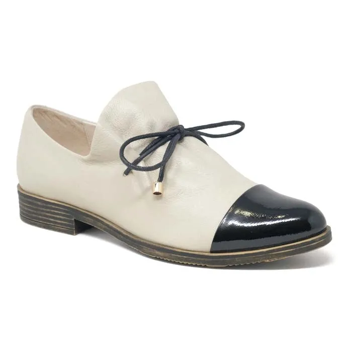 Womens Django & Juliette Kotty in Black Almond Shell Walk